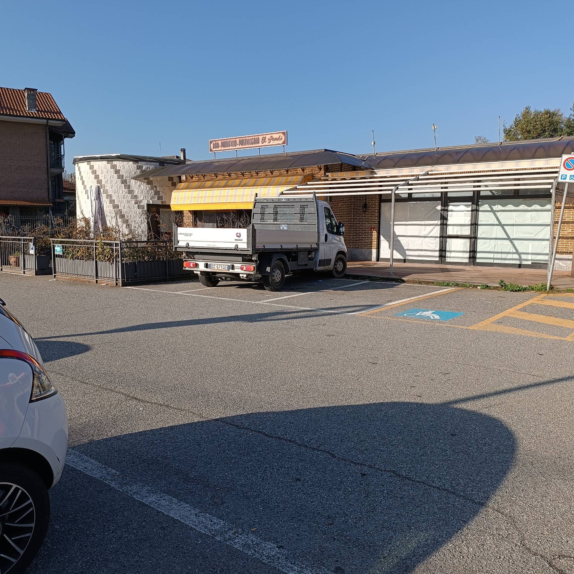 Attivit commerciale con box doppio a San Francesco al Campo