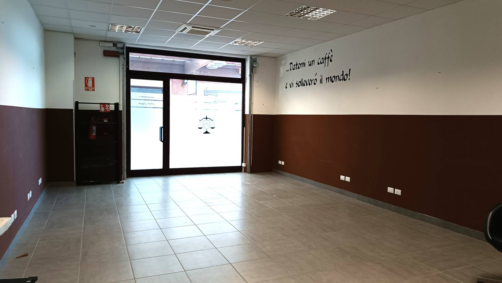 Attivit Commerciale in affitto a San Francesco al Campo, Centrale