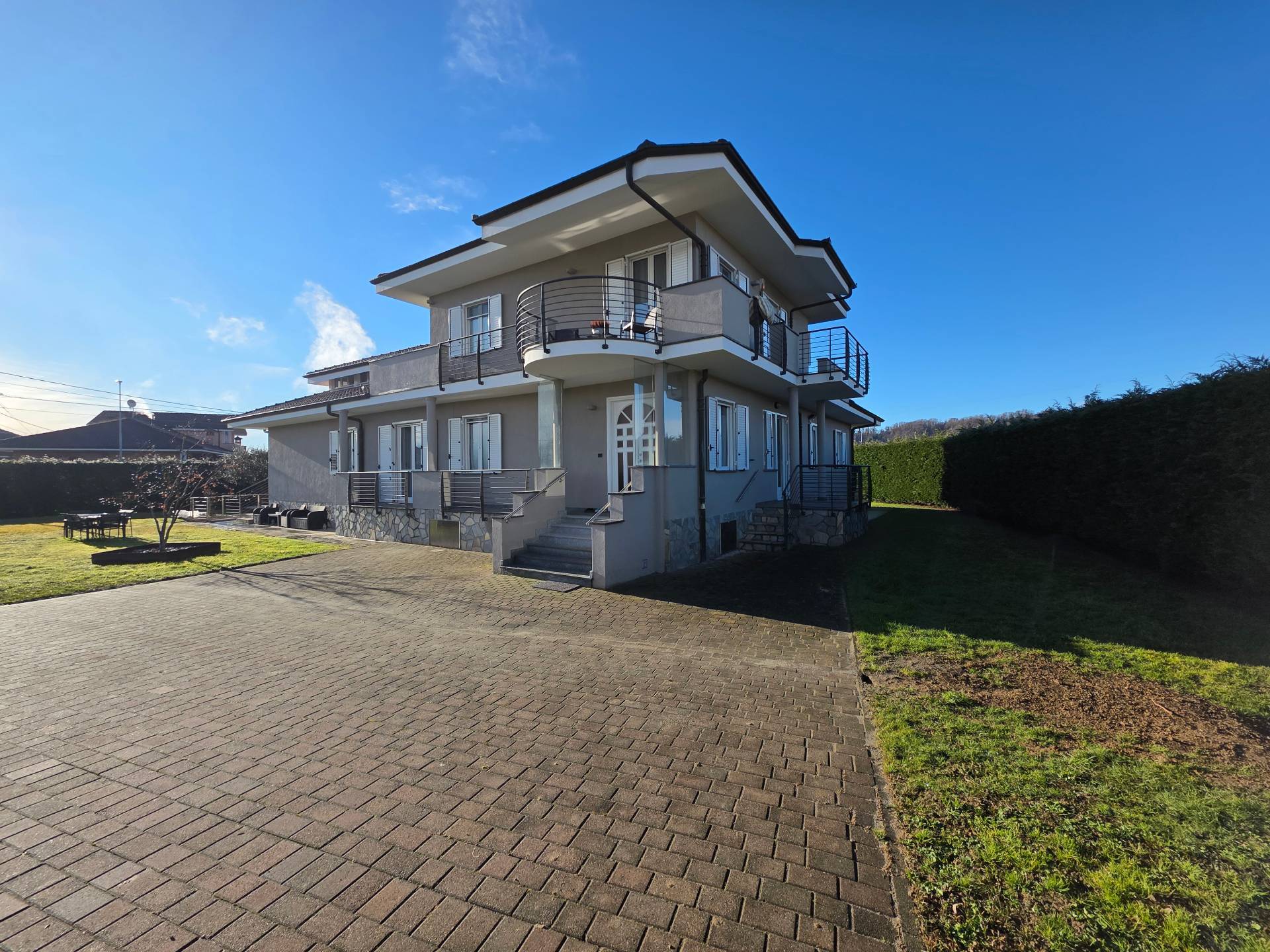 Villa in vendita a Front, Semicentrale