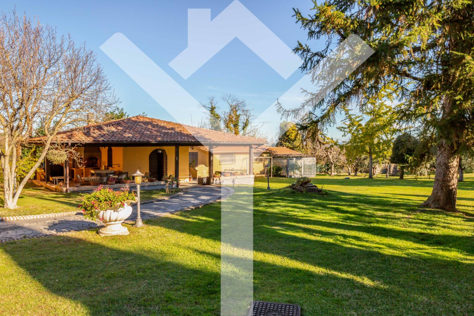 Villa in vendita a Ronciglione, Lago di Vico