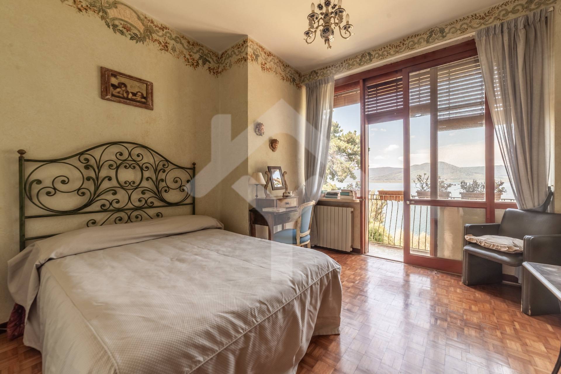Villa in vendita a Ronciglione, Lago di Vico