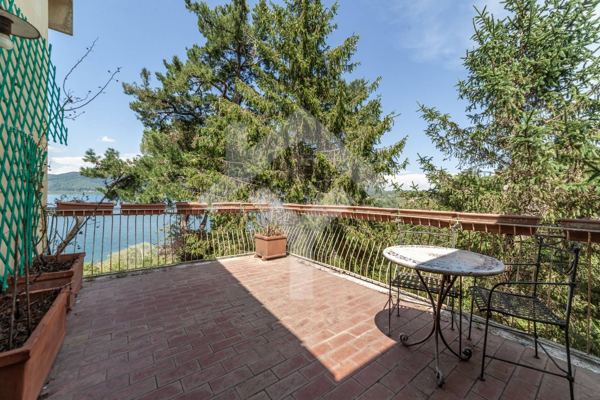 Villa in vendita a Ronciglione, Lago di Vico