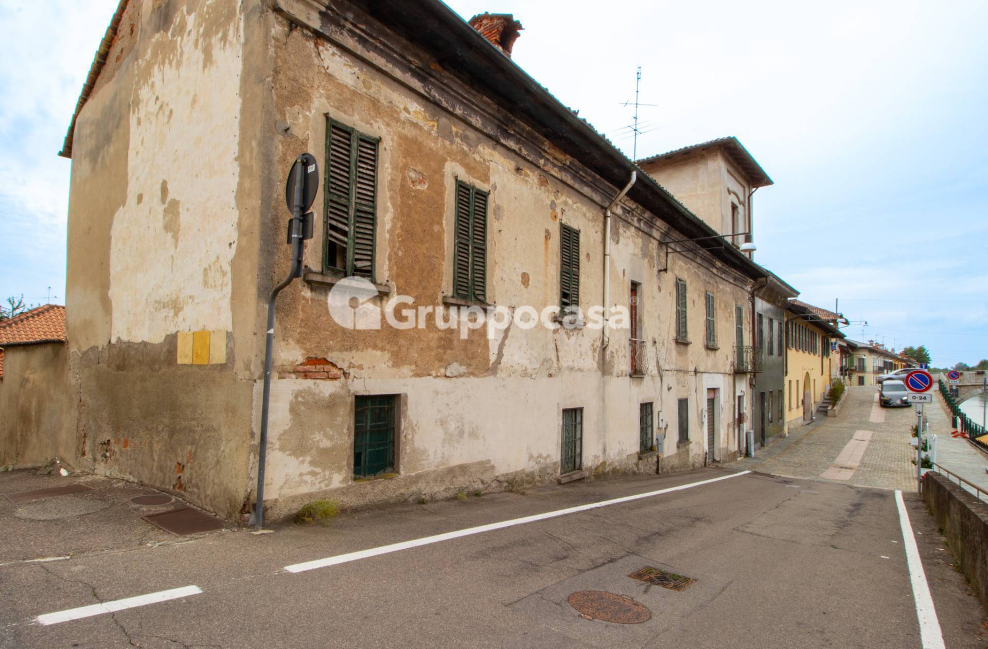 Stabile/Palazzo da ristrutturare a Boffalora Sopra Ticino