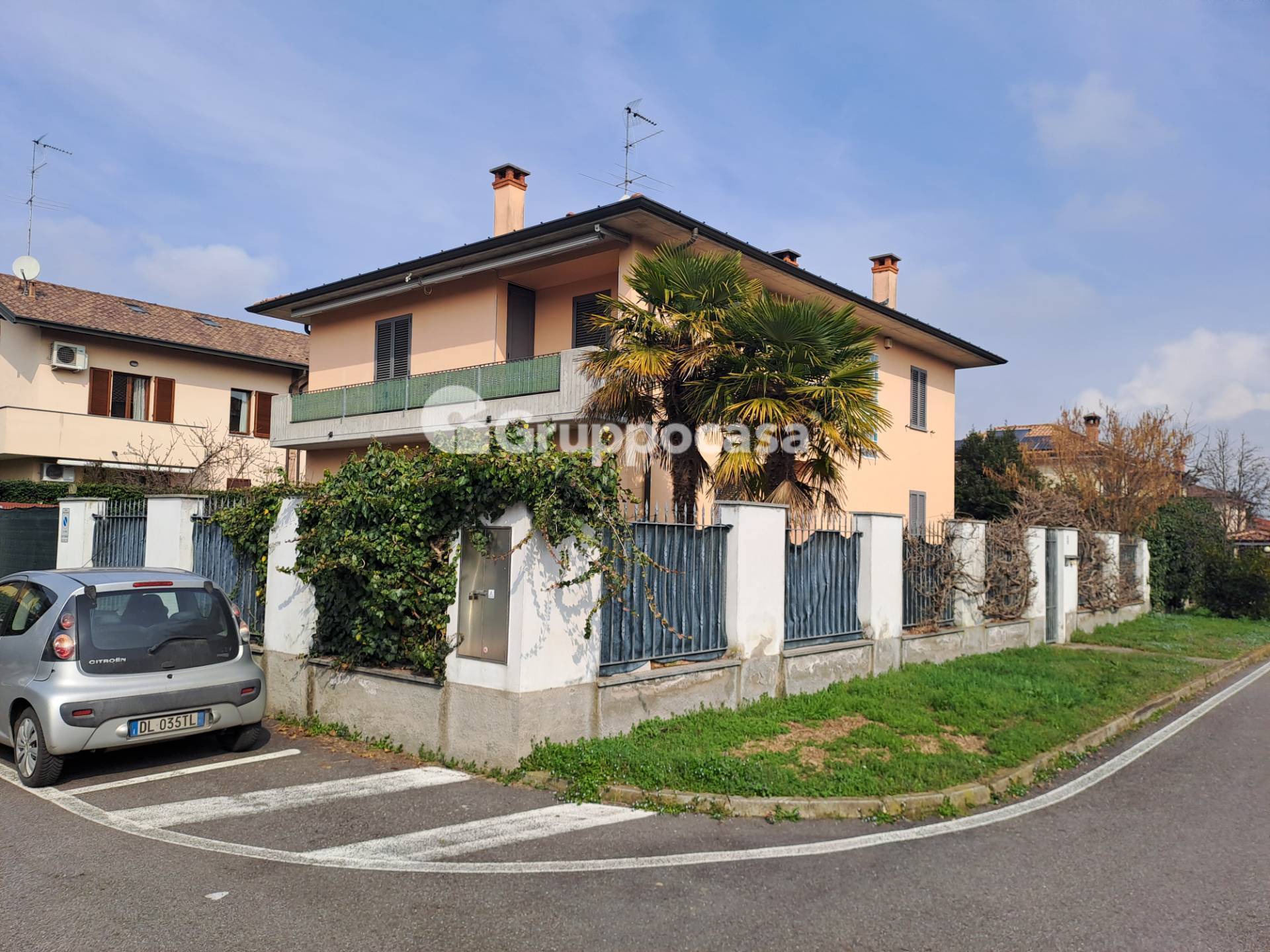 Villa in vendita a Robecco sul Naviglio