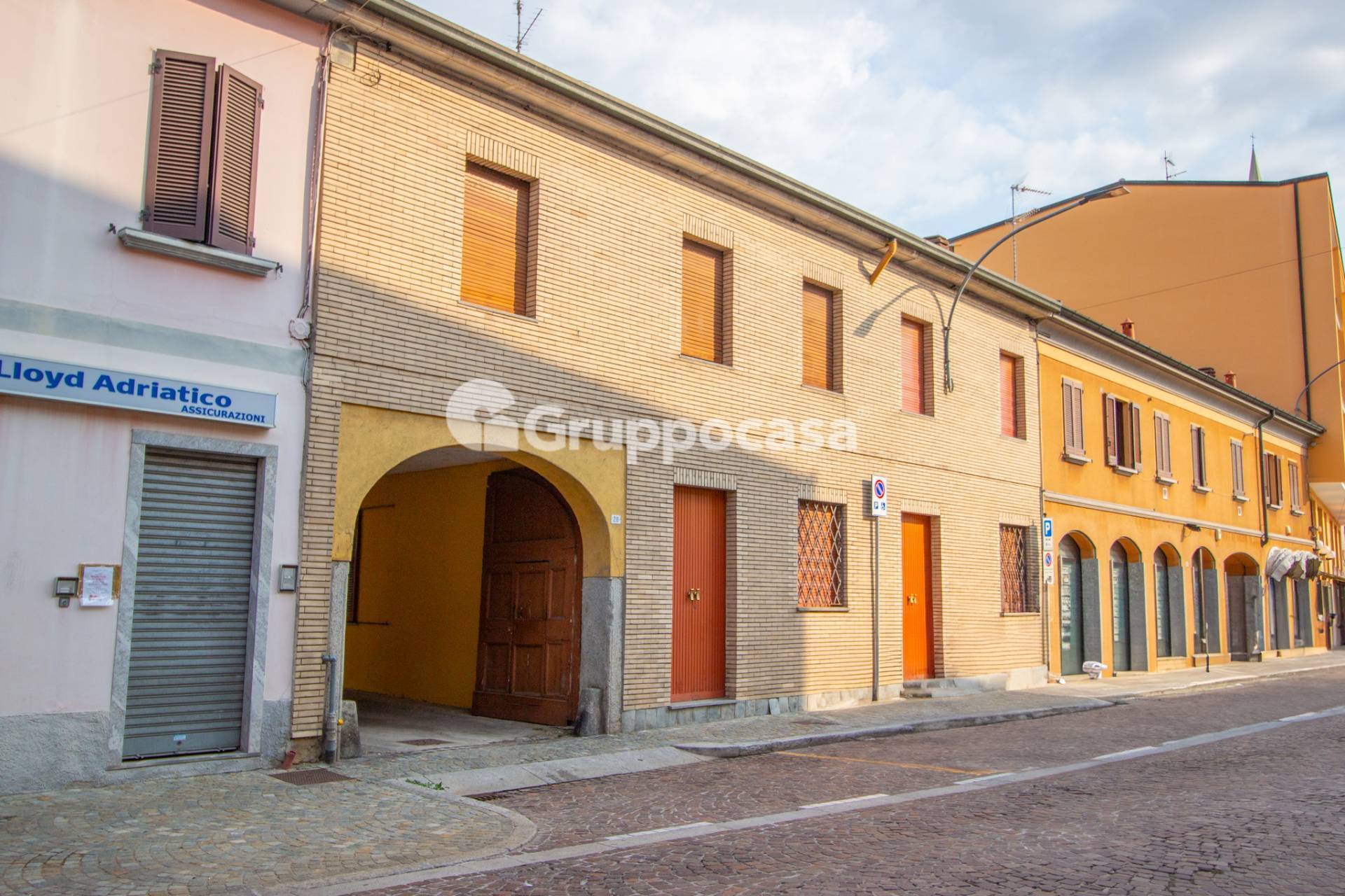 Intero Stabile in vendita a Inveruno, Inveruno