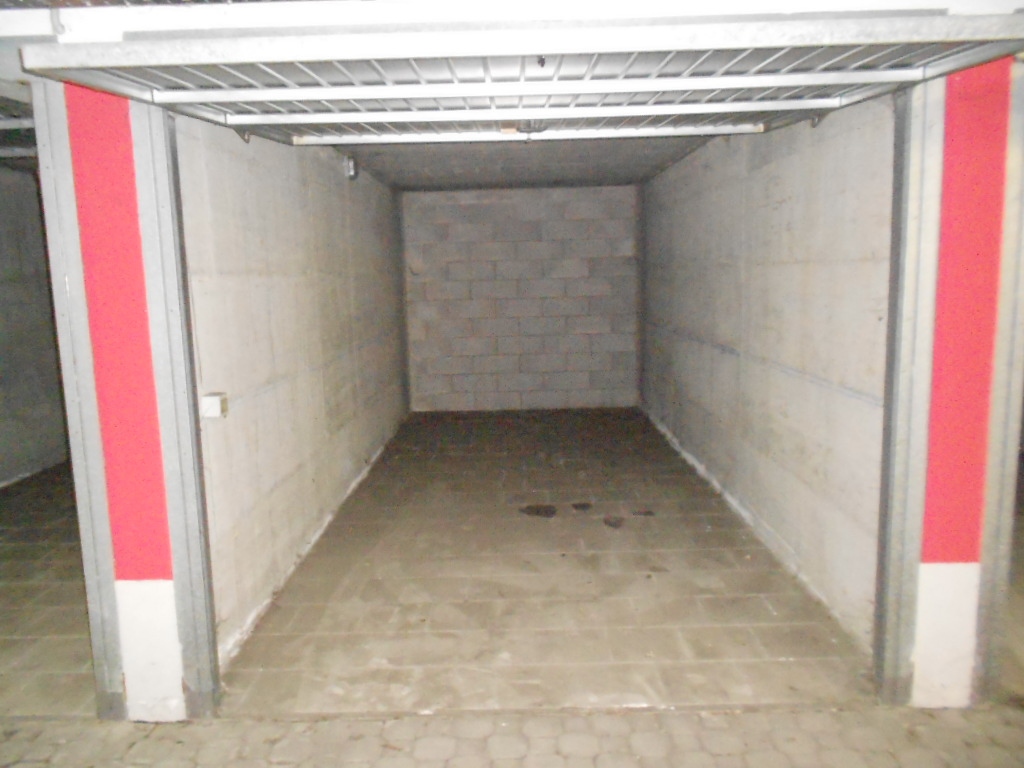 Box o garage in affitto a Magenta