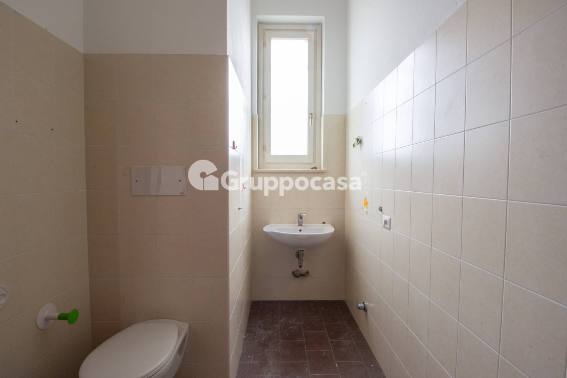 Locale commerciale in affitto a Abbiategrasso