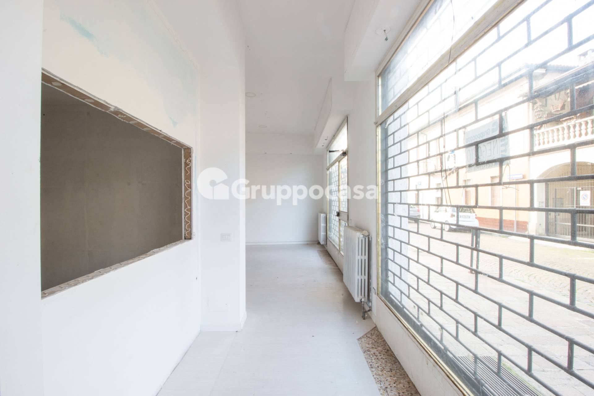 Locale commerciale in affitto a Abbiategrasso