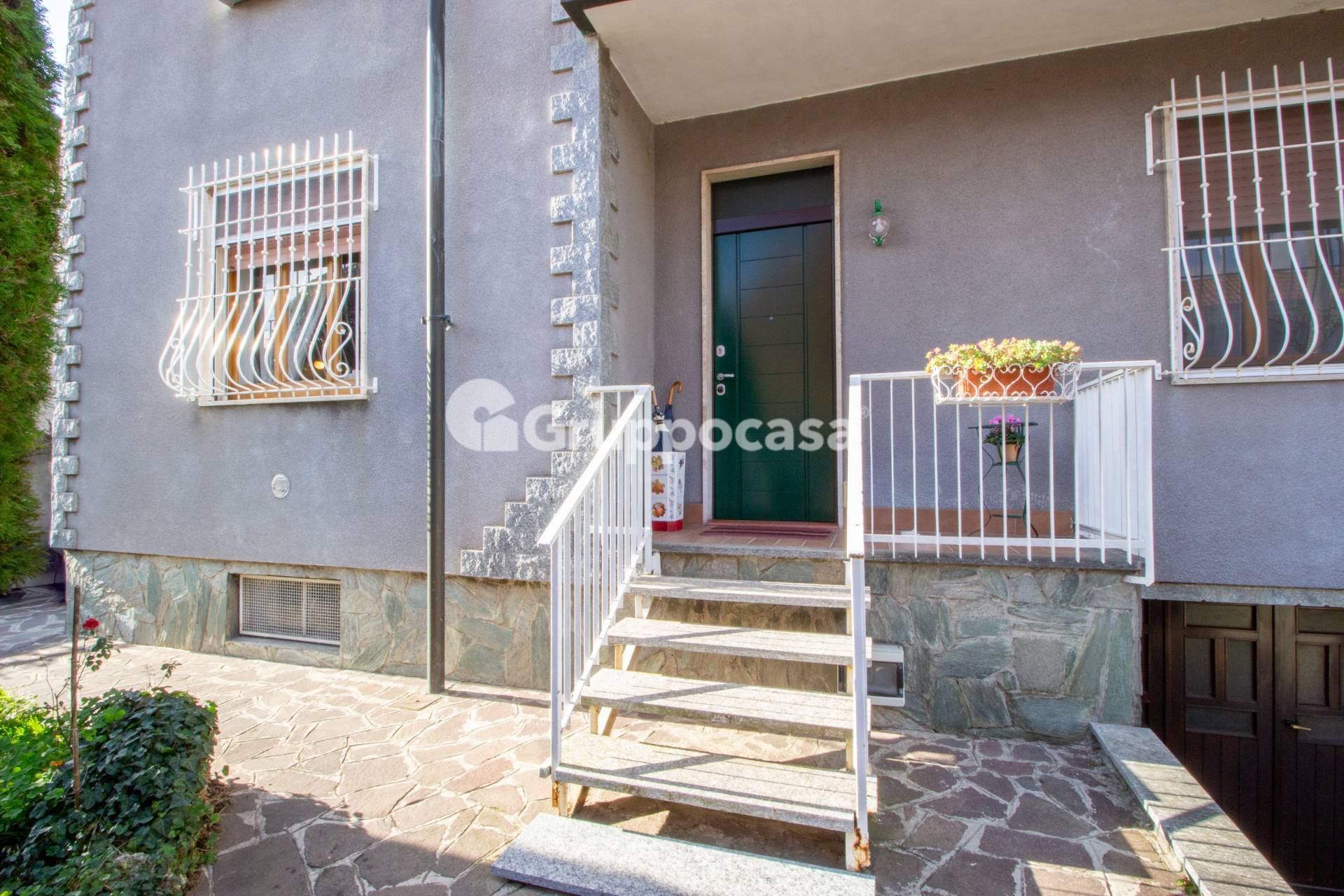 Villa bifamiliare in vendita a Magenta