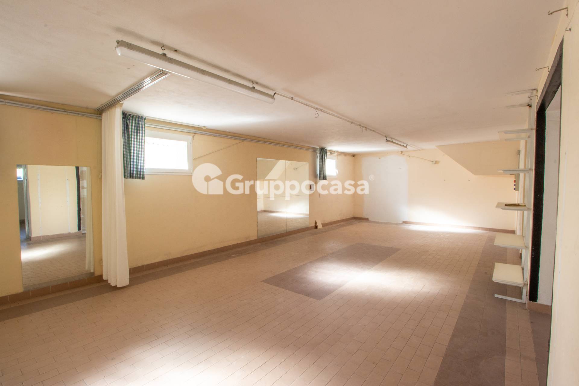Deposito in vendita a Settimo Milanese