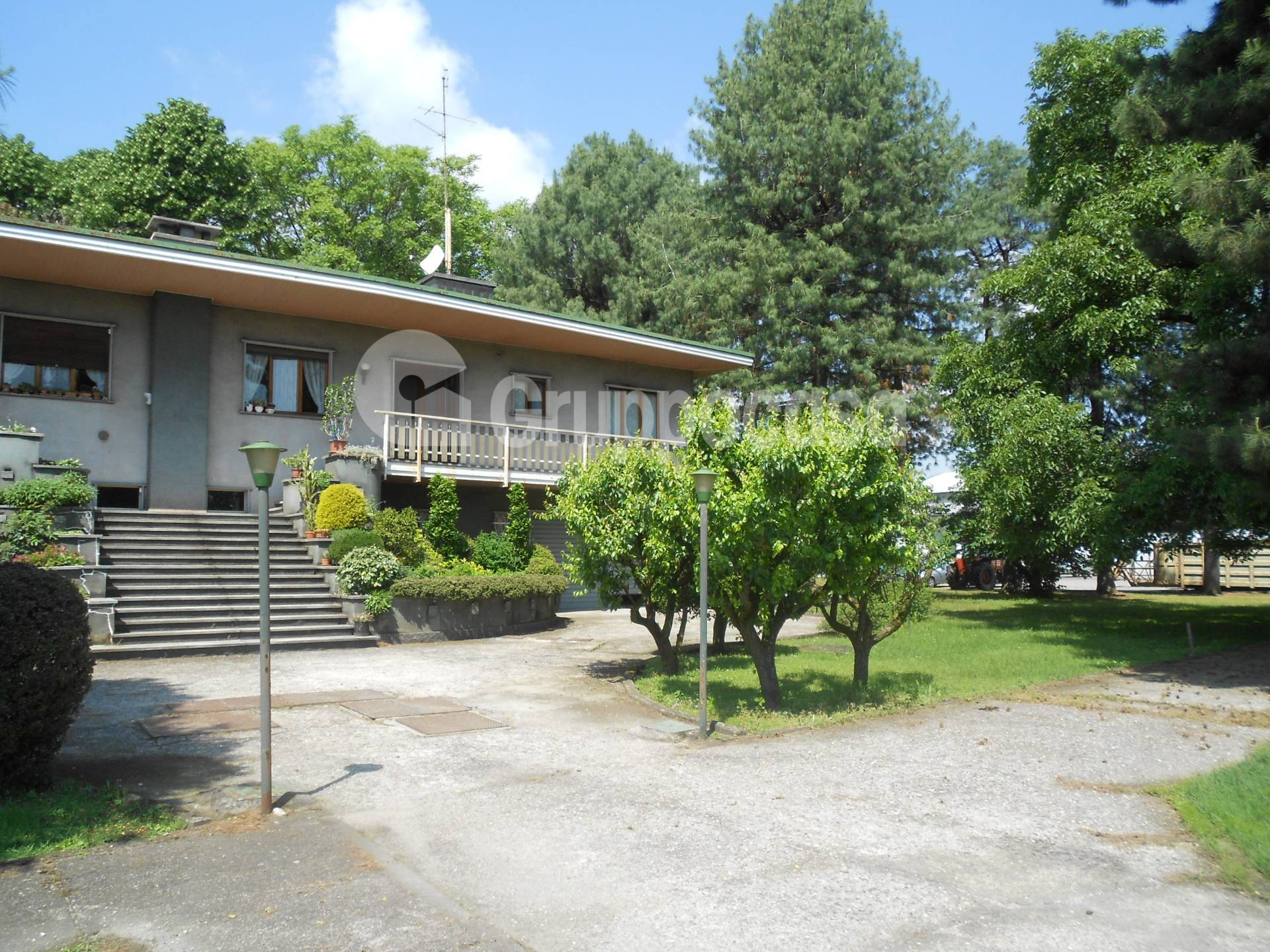 Porzione di villa bifamiliare in vendita a Corbetta