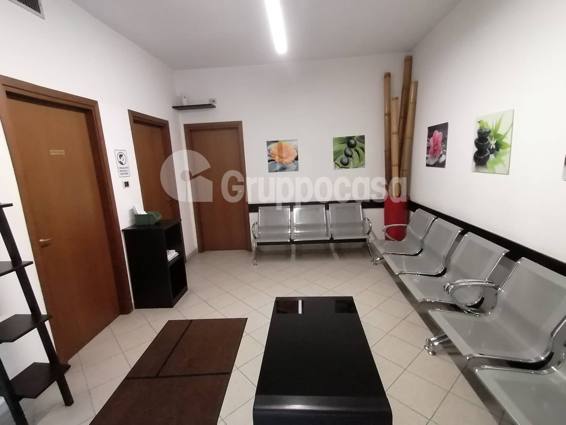 Locale commerciale in affitto a Magenta