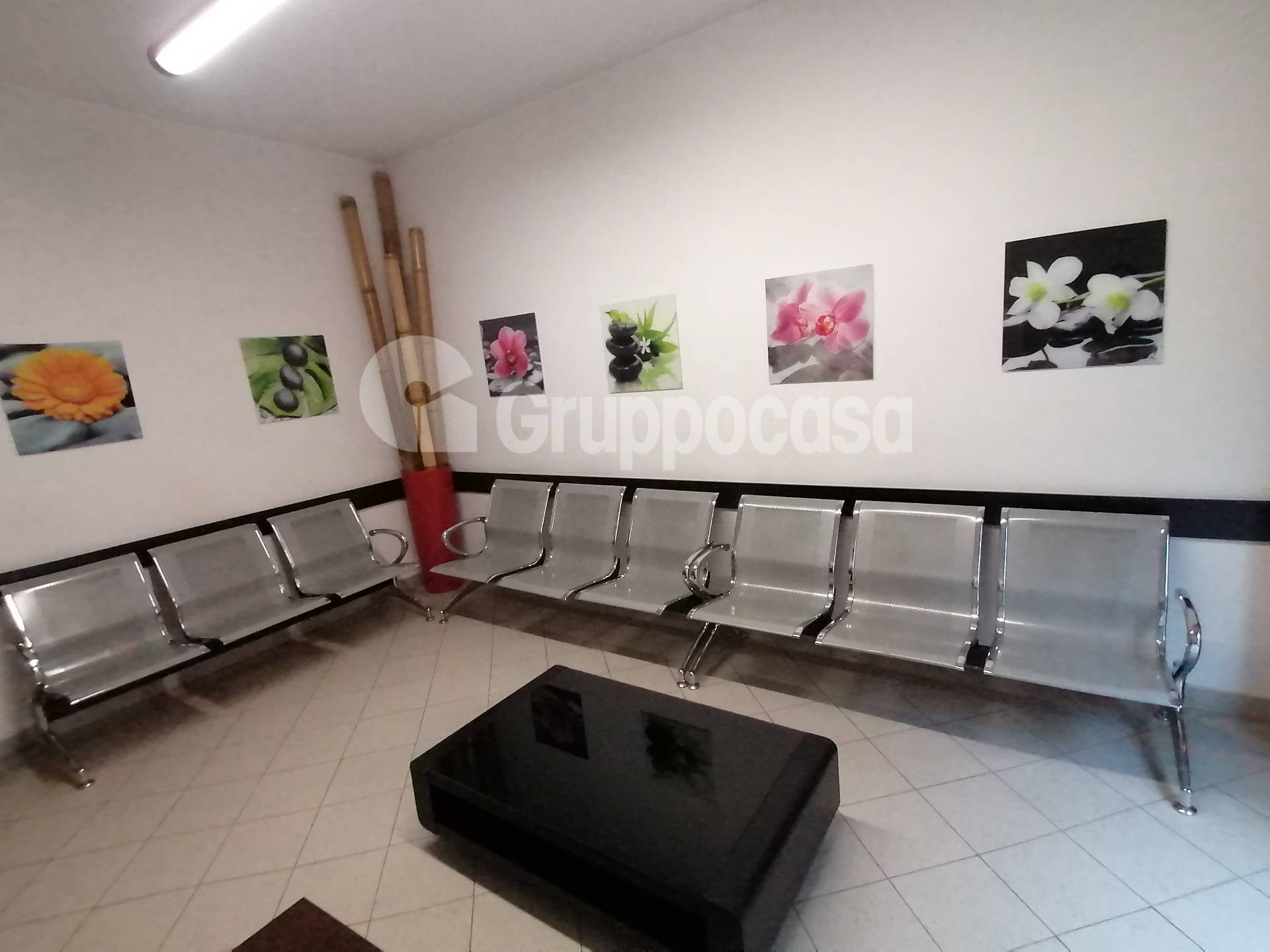 Locale commerciale in affitto a Magenta