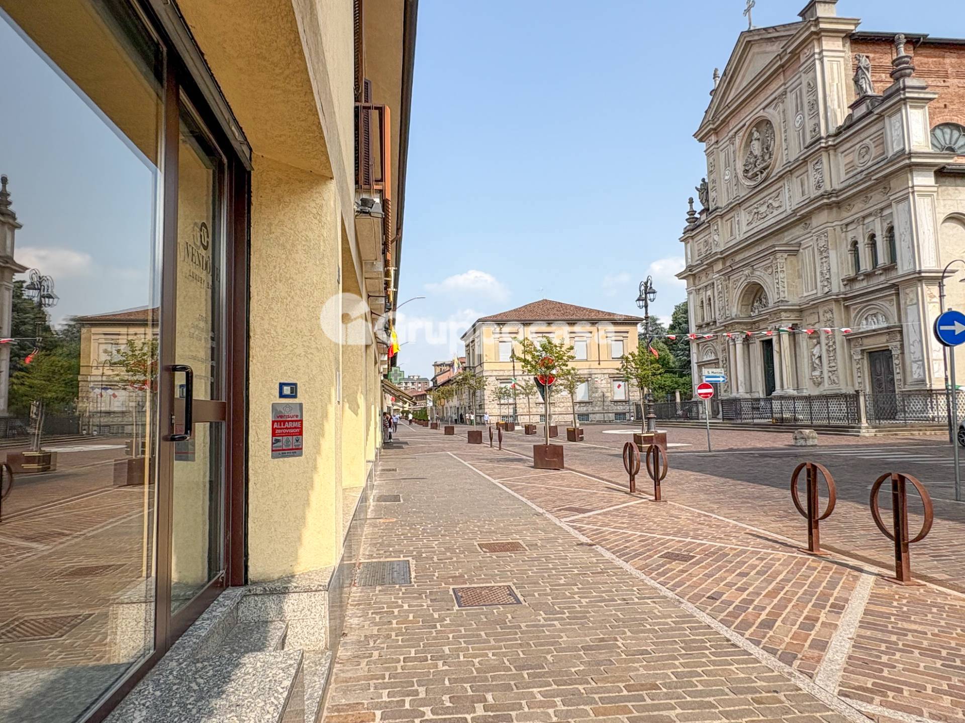 Locale commerciale in affitto a Magenta