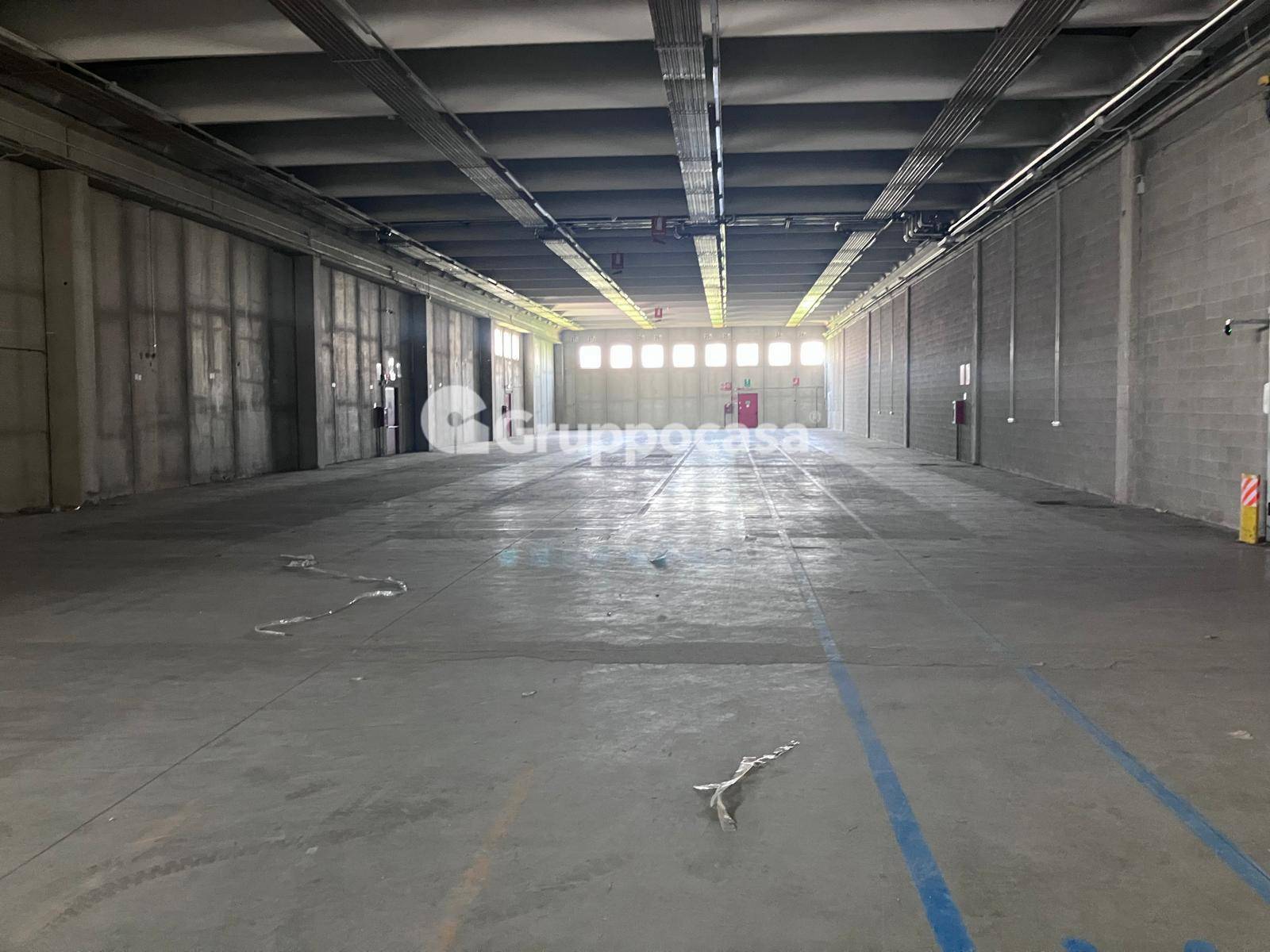 Locale commerciale in affitto a Cuggiono