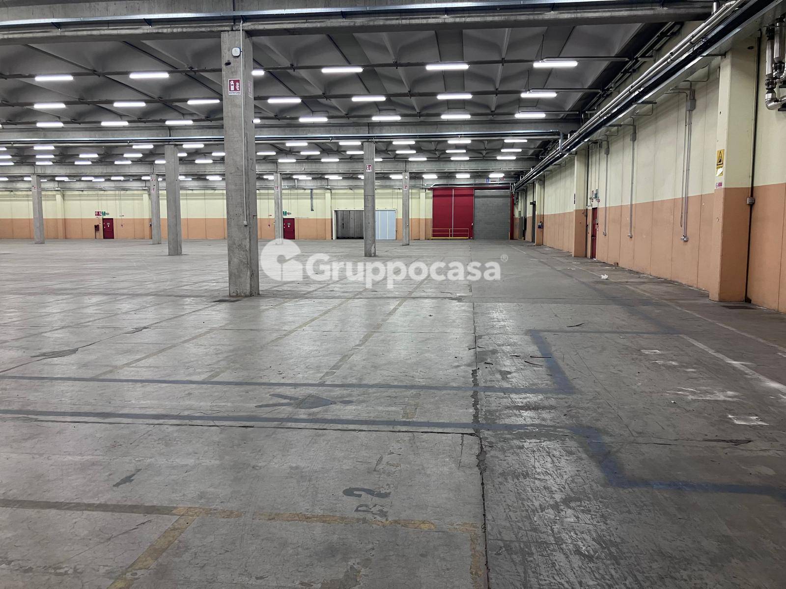 Locale commerciale in affitto a Cuggiono