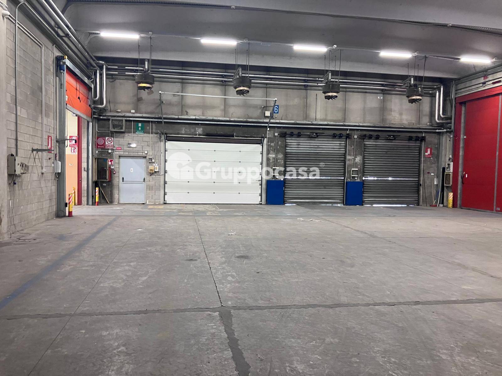 Locale commerciale in affitto a Cuggiono