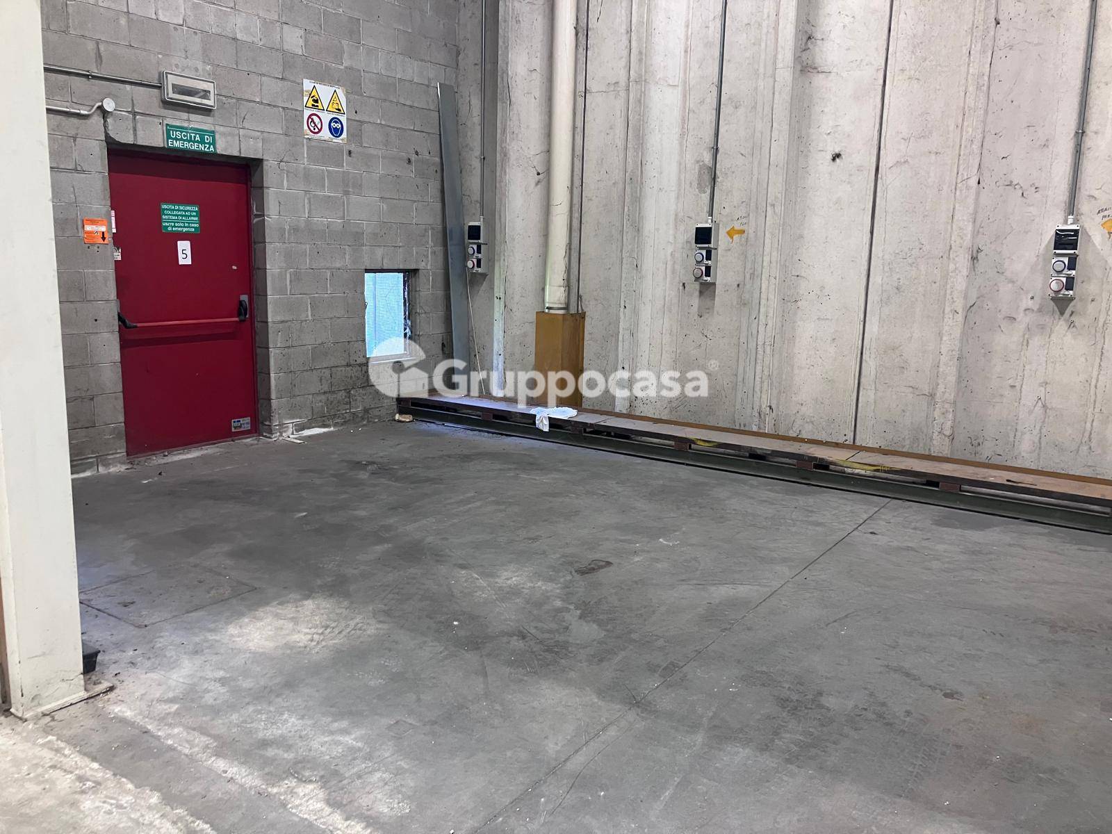 Locale commerciale in affitto a Cuggiono