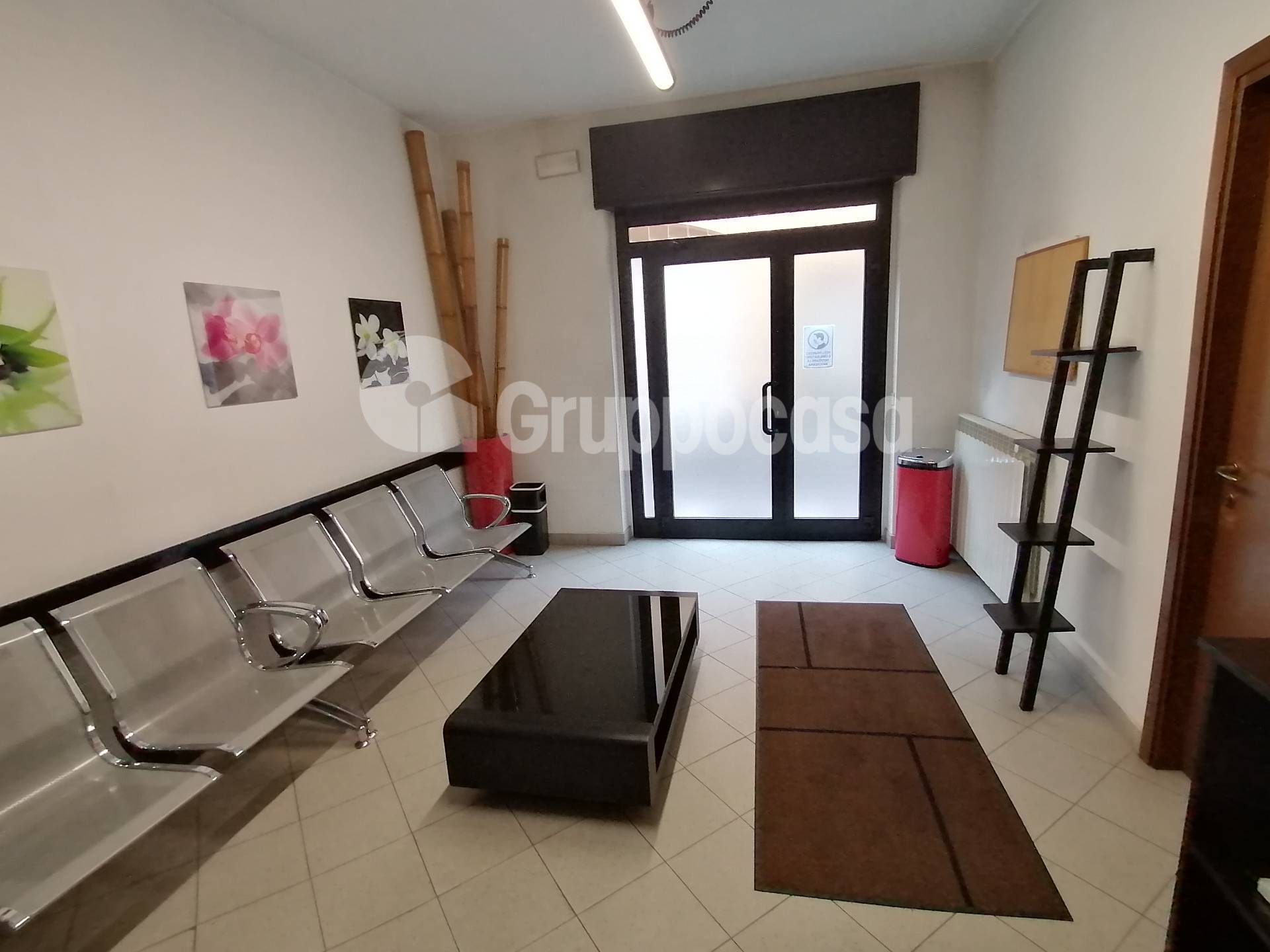 Locale commerciale in affitto a Magenta