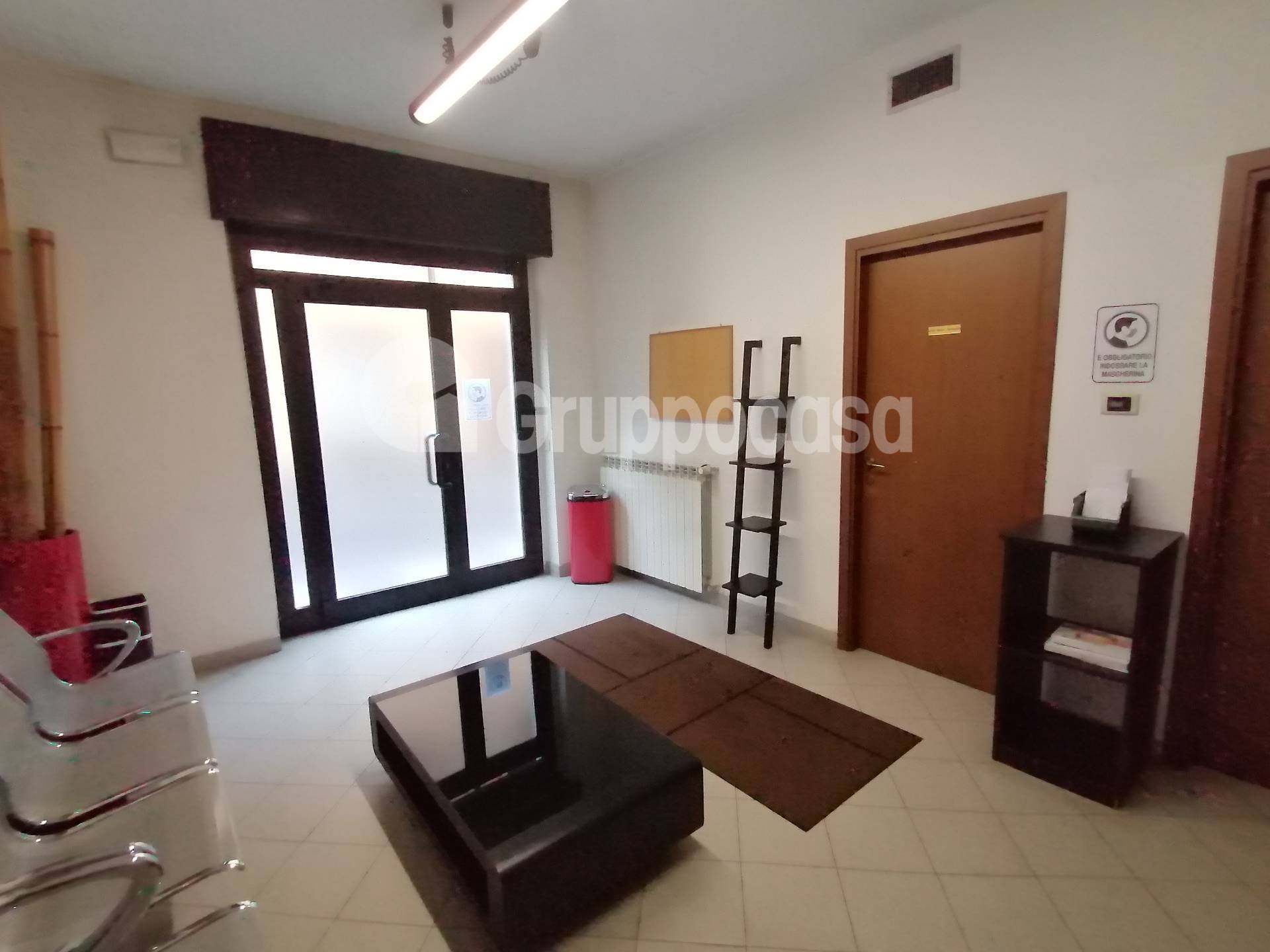 Locale commerciale in affitto a Magenta