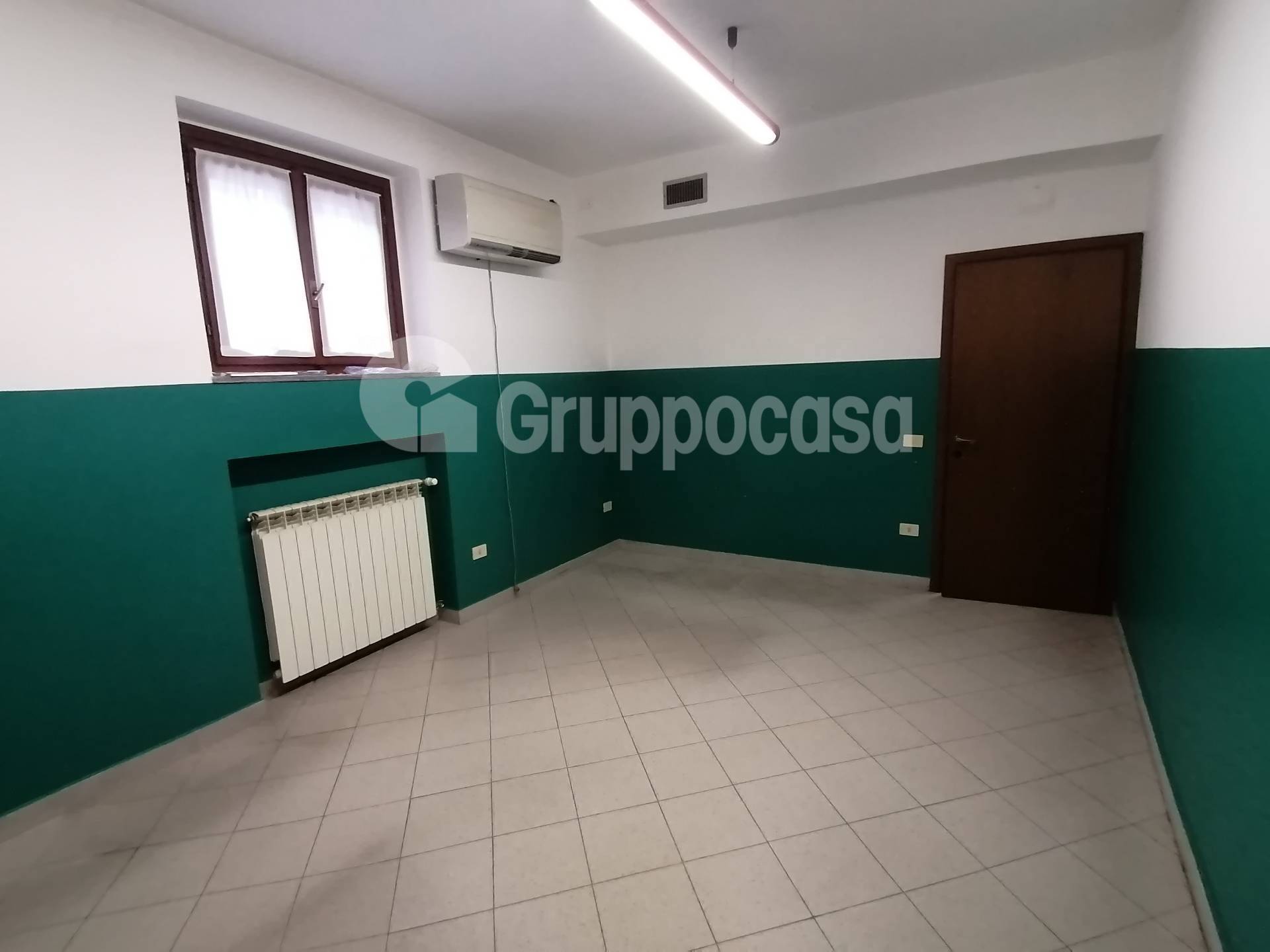 Locale commerciale in affitto a Magenta