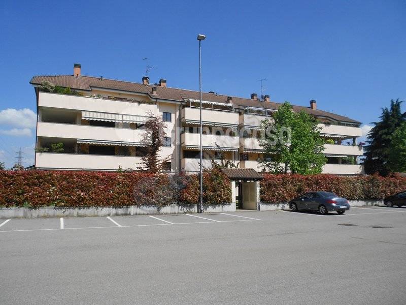 Box o garage in vendita a Magenta