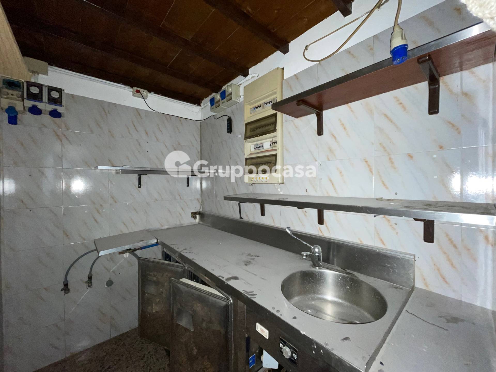 Locale commerciale in vendita a Magenta