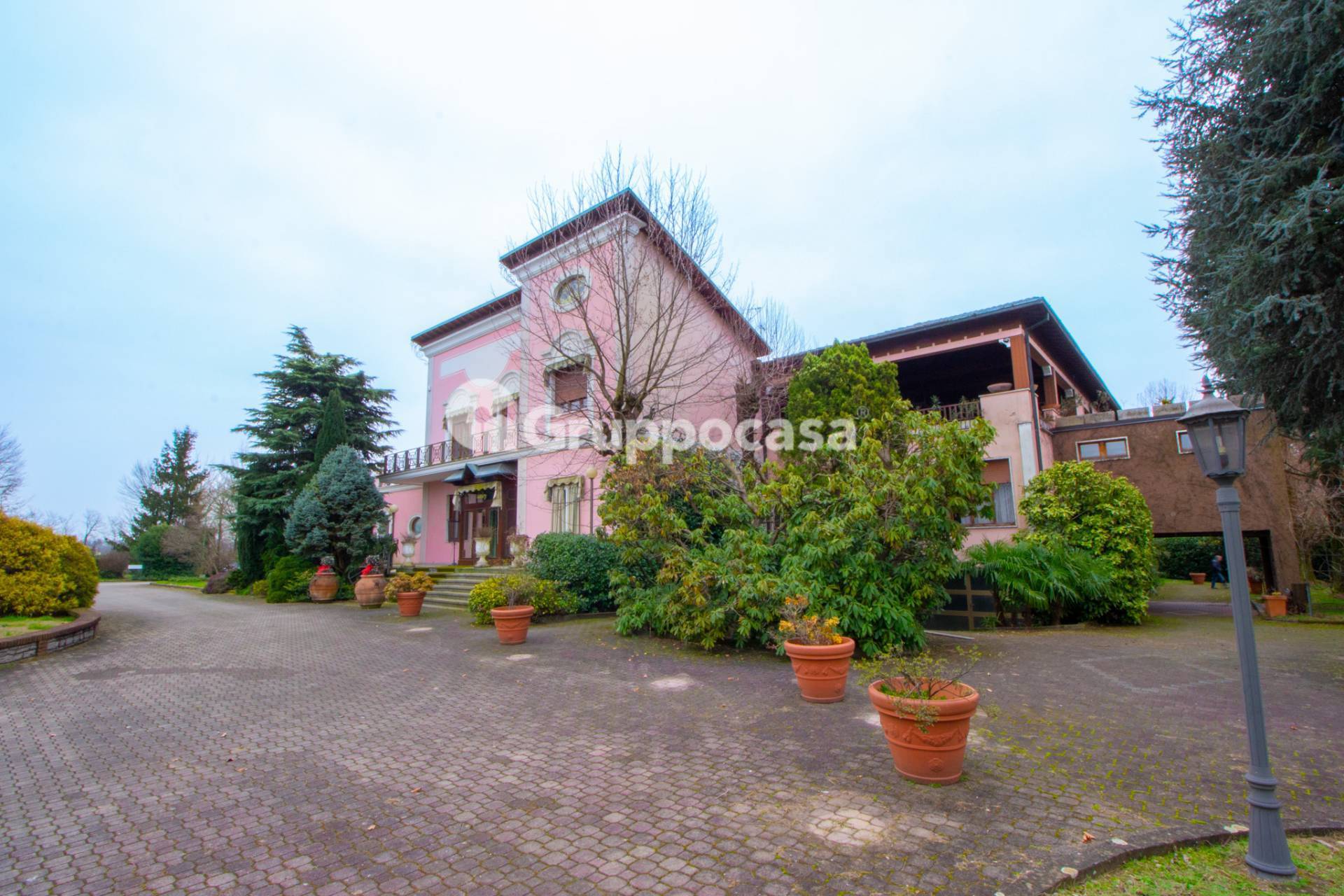 Intero Stabile in vendita a Boffalora sopra Ticino