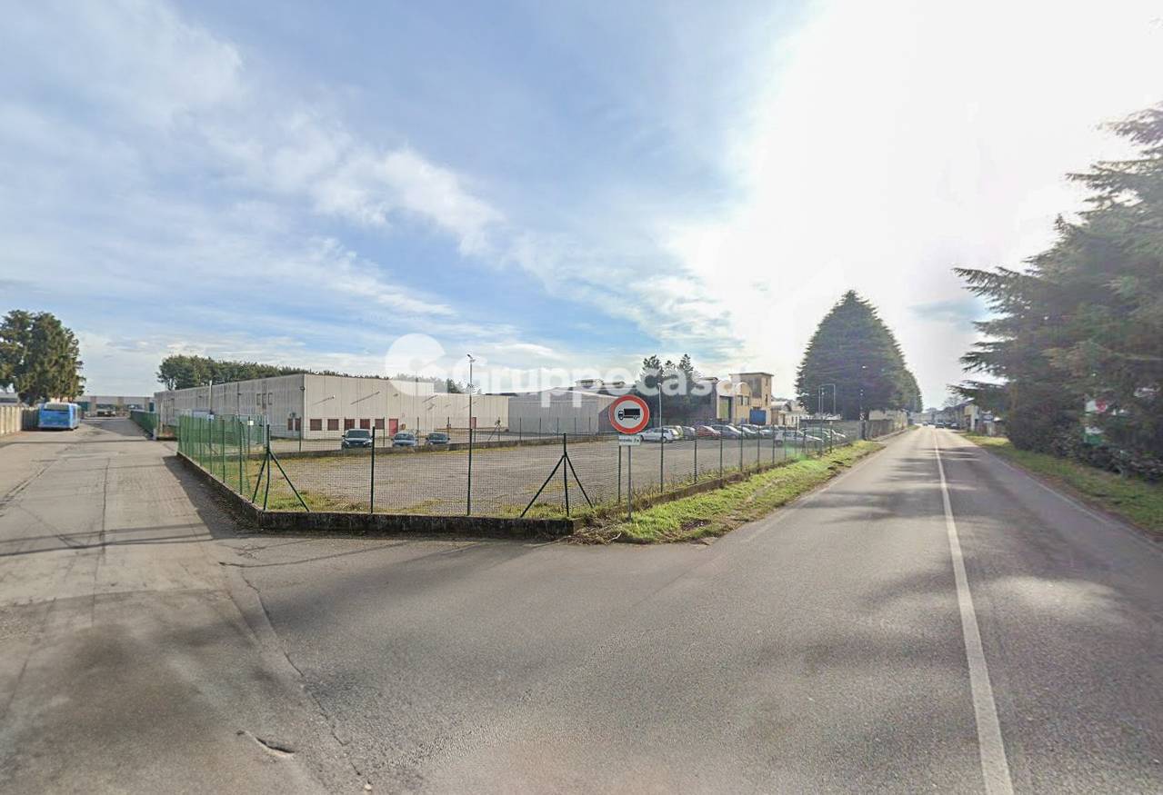 Locale commerciale in affitto a Cuggiono