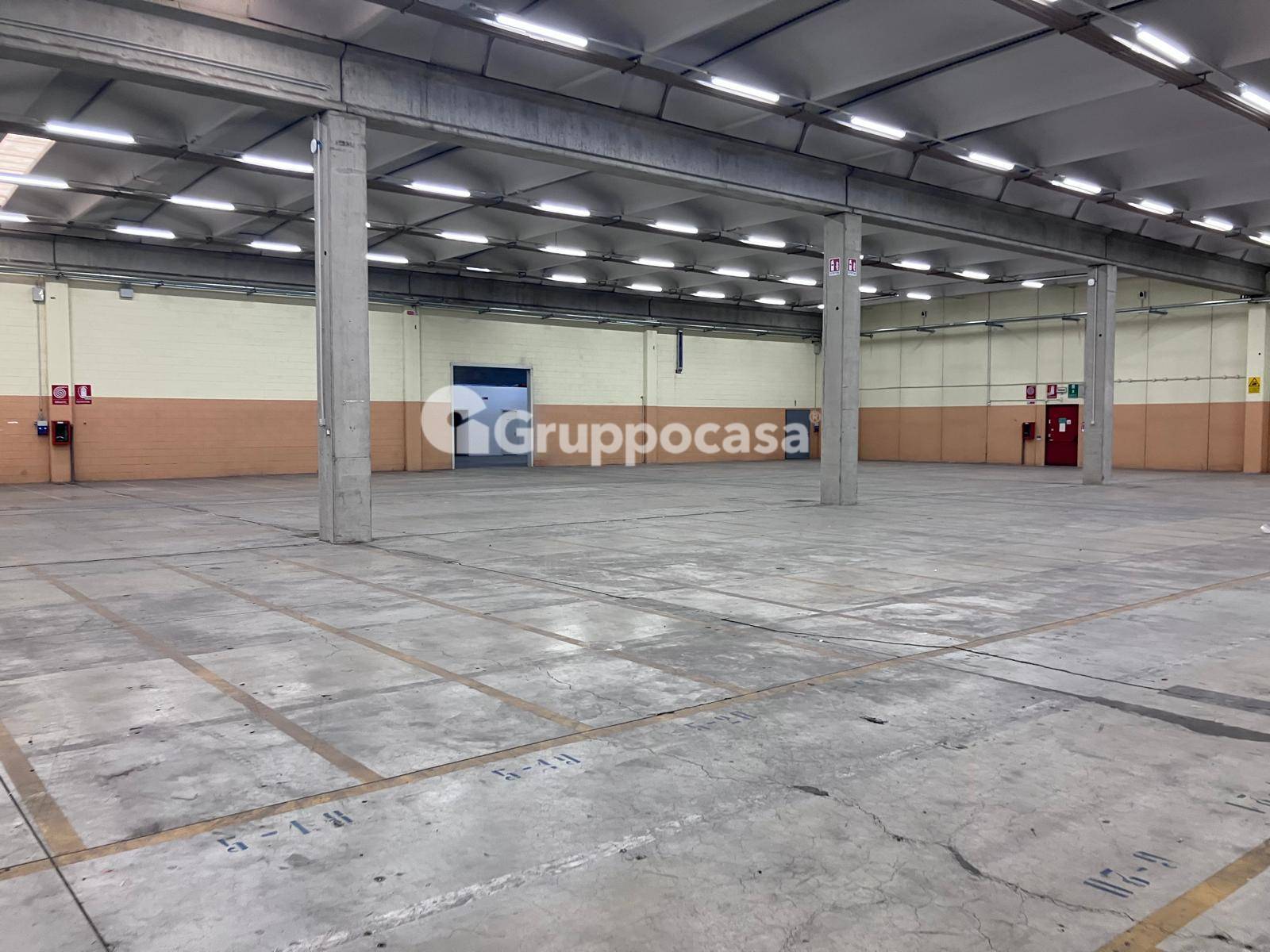 Locale commerciale in affitto a Cuggiono