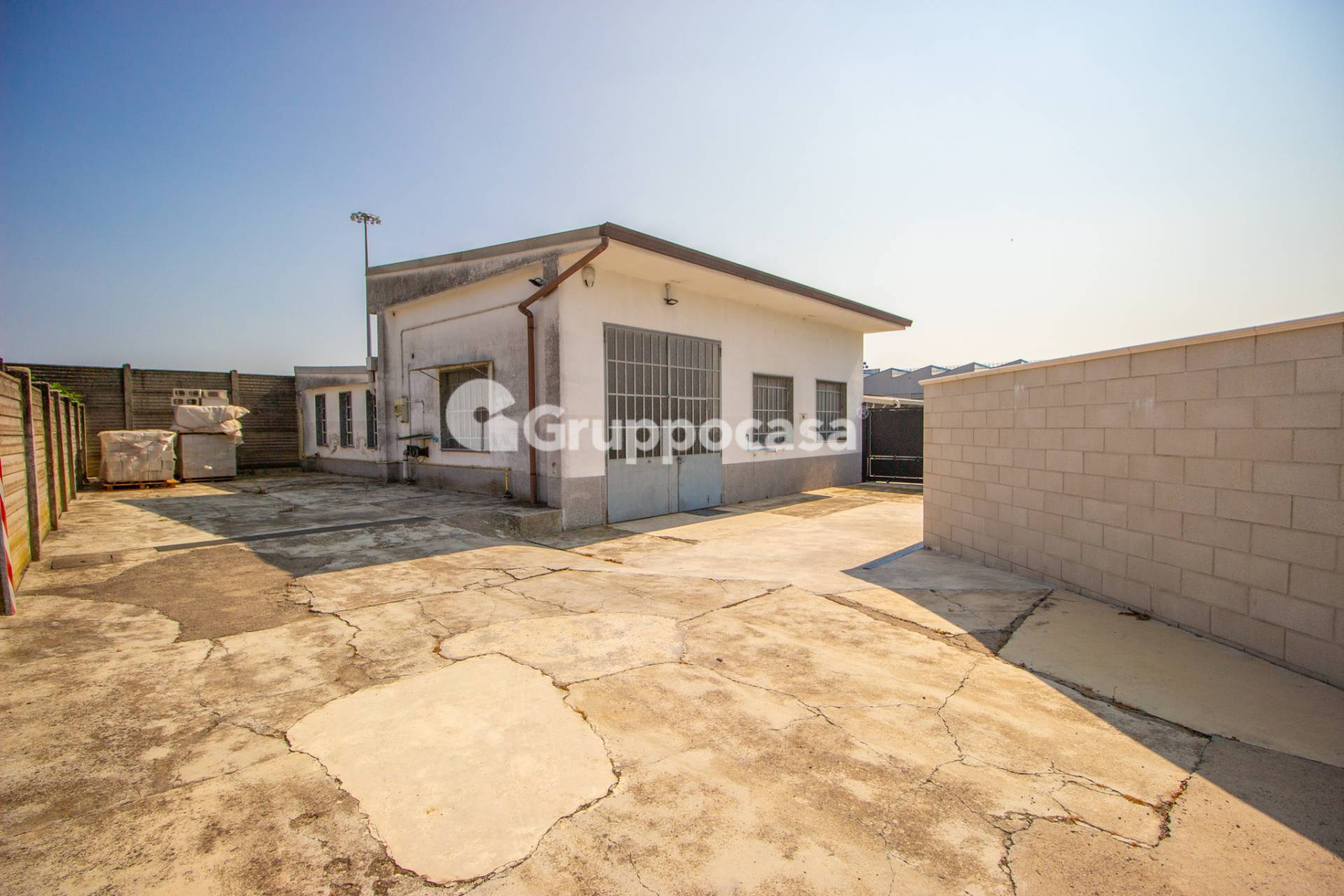 Capannone in affitto a Magenta