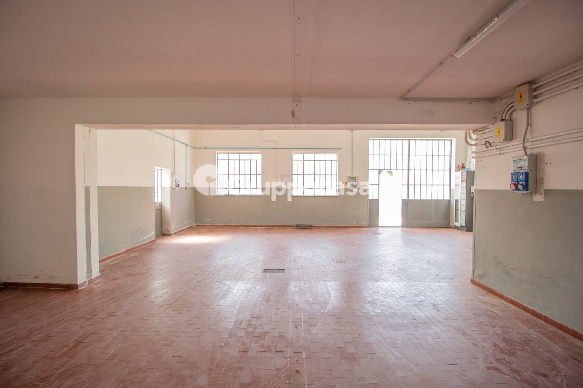 Capannone in affitto a Magenta