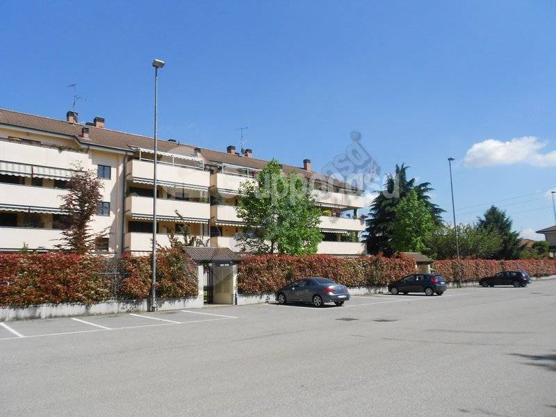 Box o garage in affitto a Magenta