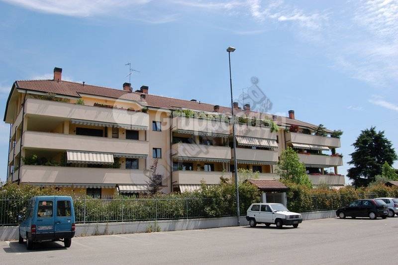 Box o garage in affitto a Magenta