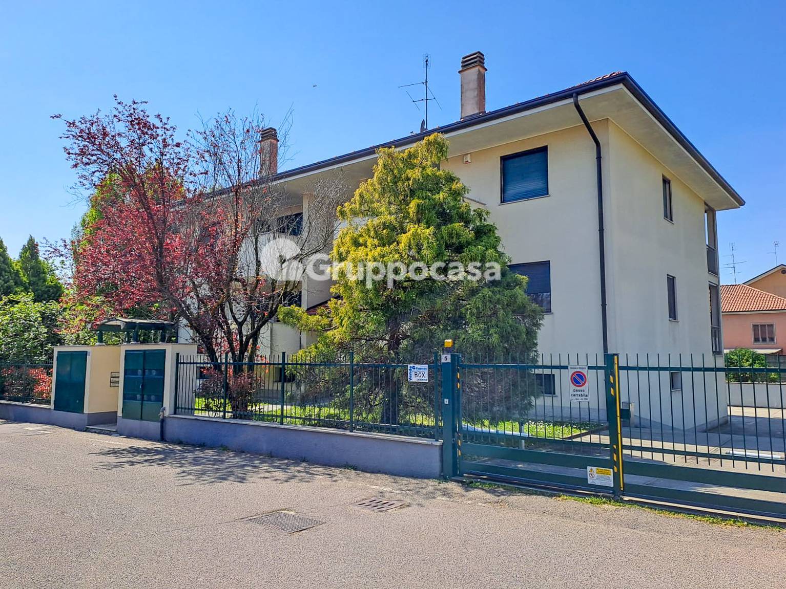 Box o garage in vendita a Magenta