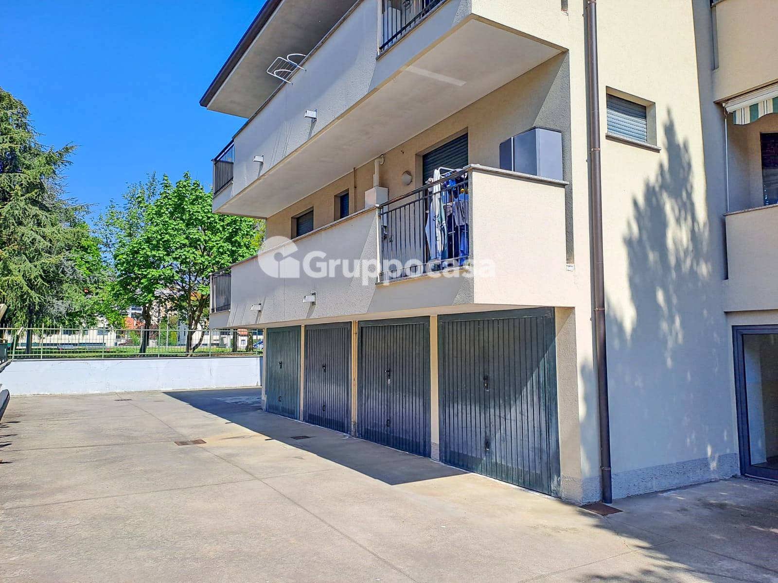 Box o garage in vendita a Magenta