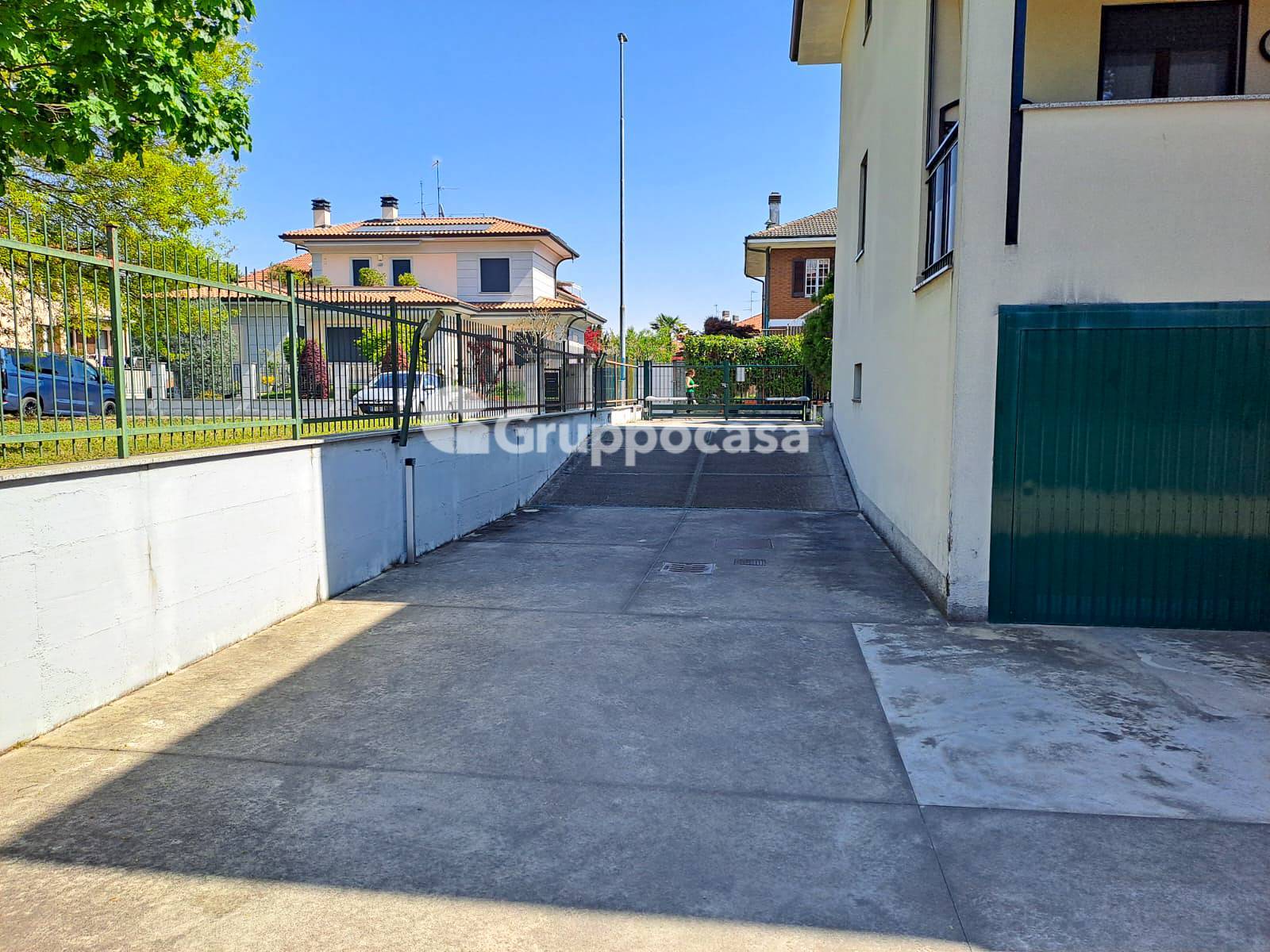 Box o garage in vendita a Magenta