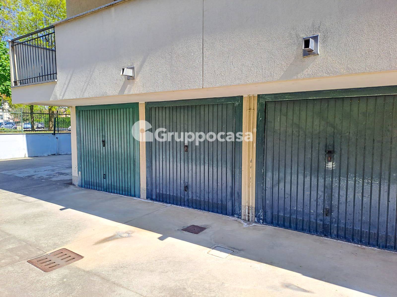 Box o garage in vendita a Magenta