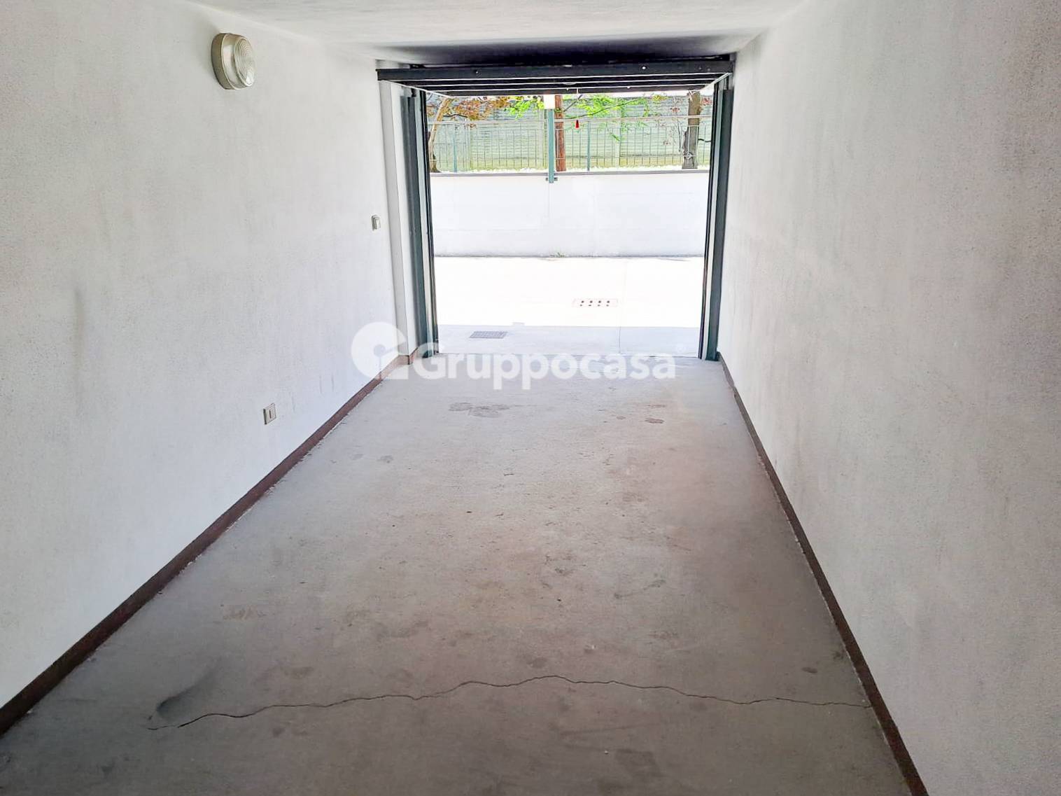 Box o garage in vendita a Magenta