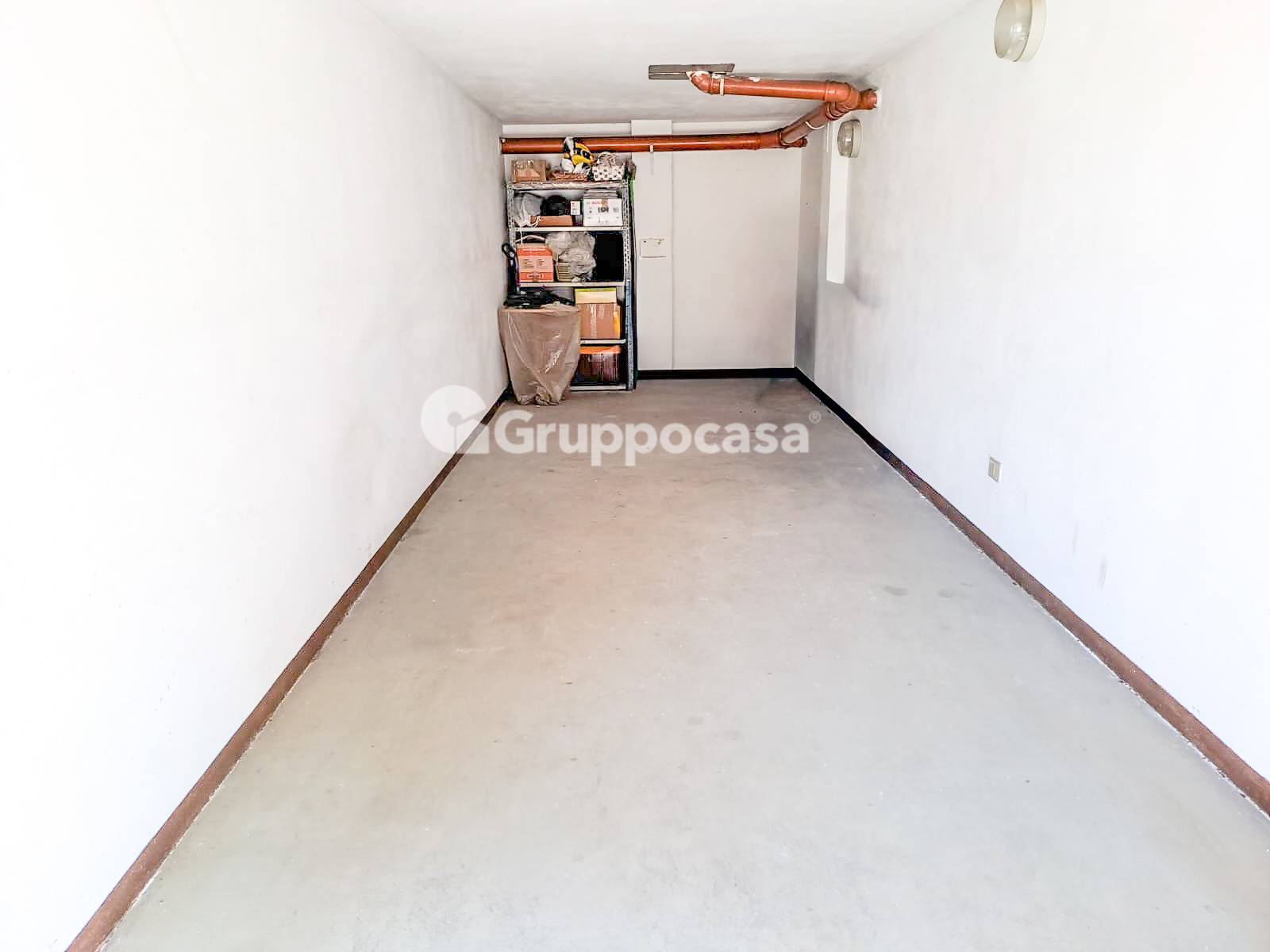 Box o garage in vendita a Magenta