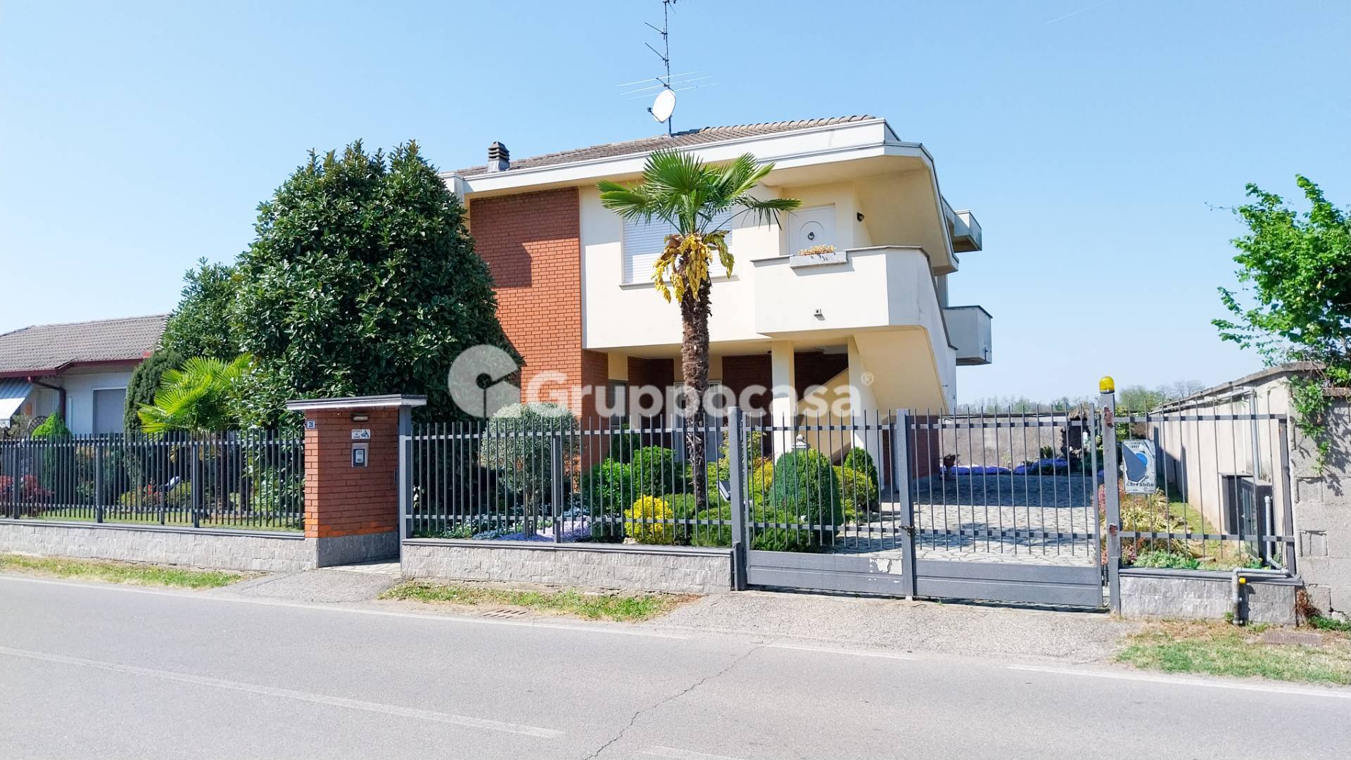 Villa bifamiliare in affitto a Inveruno