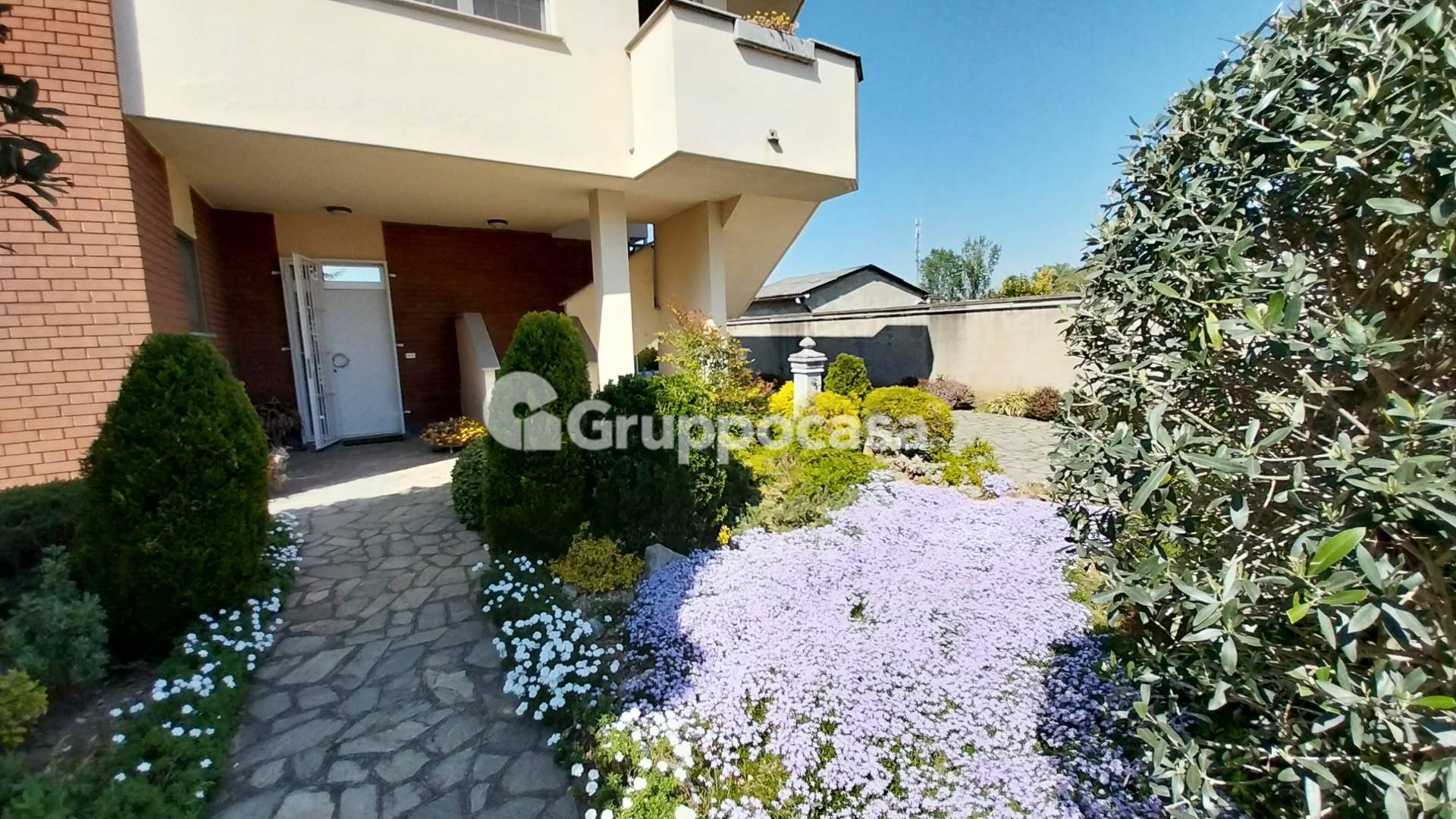 Villa bifamiliare in affitto a Inveruno