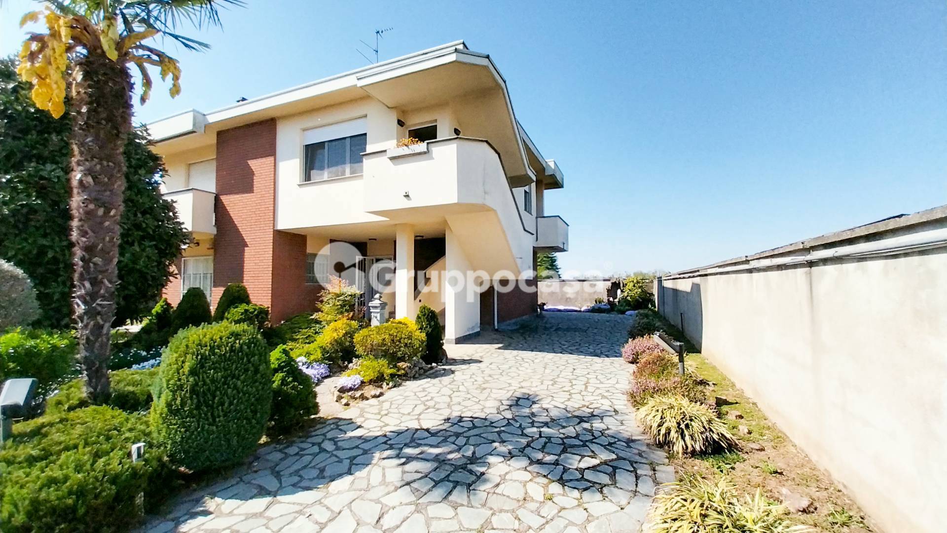 Villa bifamiliare in affitto a Inveruno