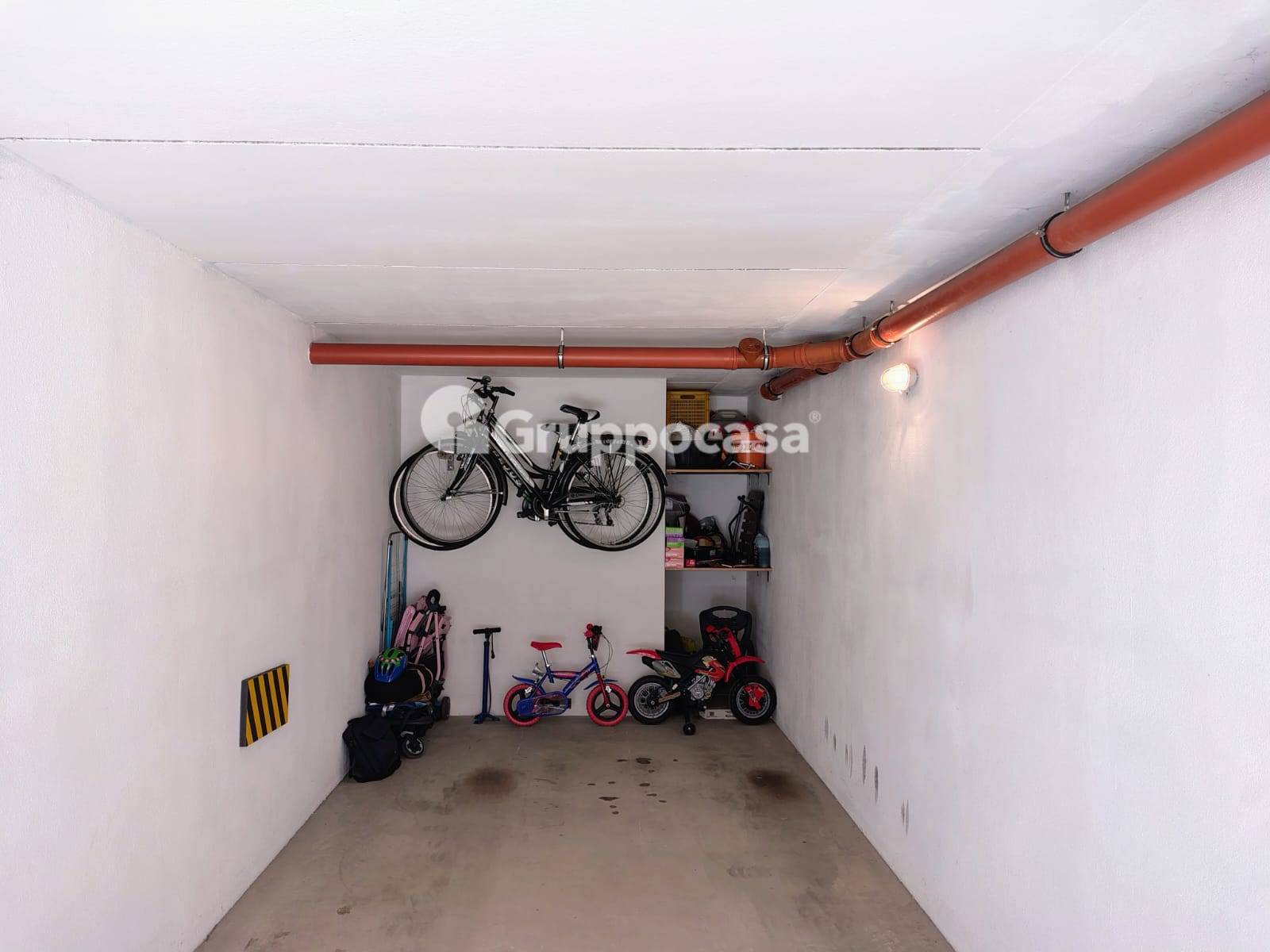 Box o garage in vendita a Magenta
