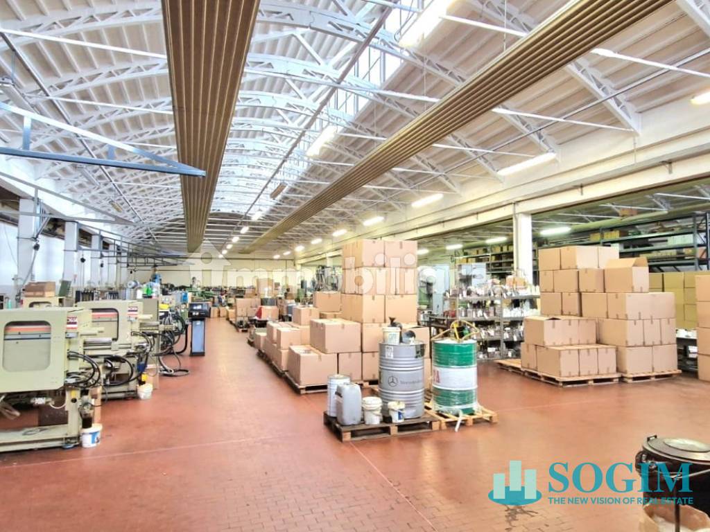 Capannone in vendita a Opera