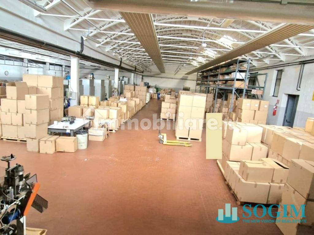 Capannone in vendita a Opera