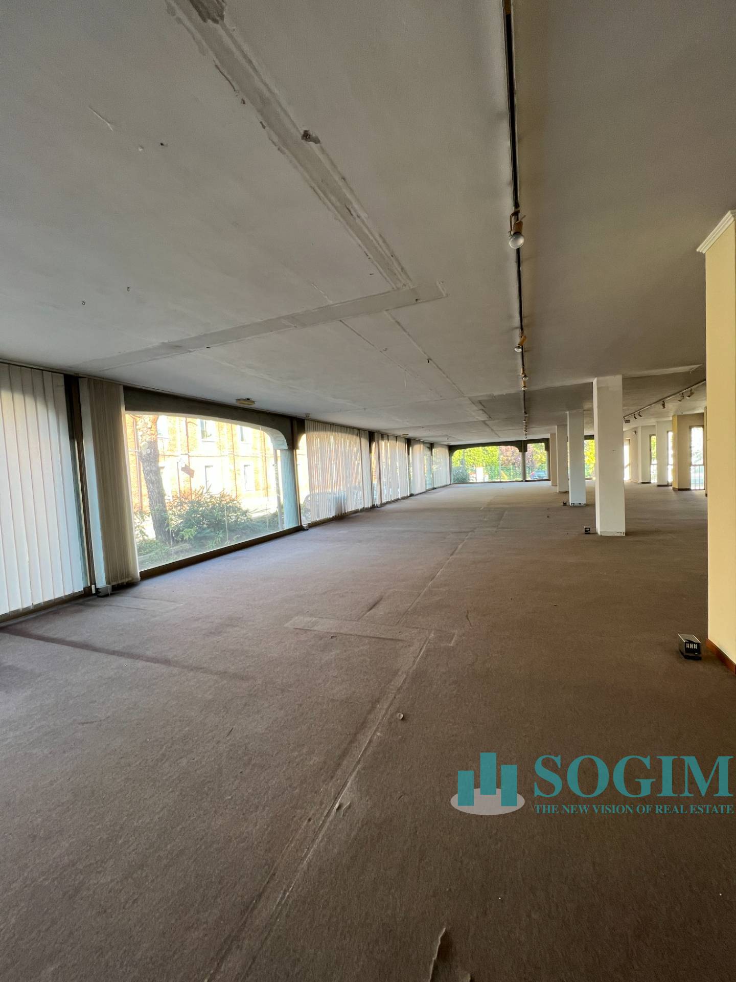 Immobile commerciale in affitto a Buscate