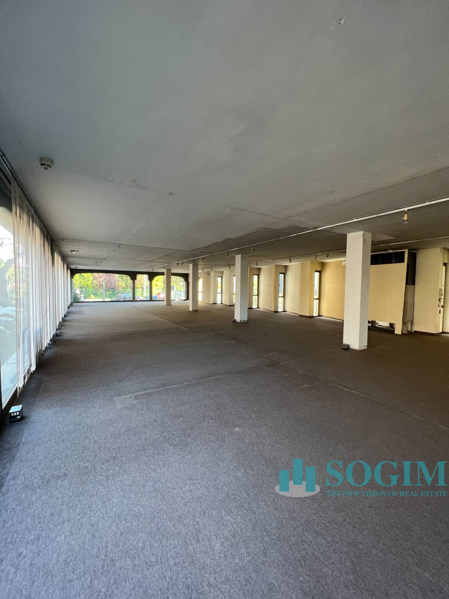 Immobile commerciale in affitto a Buscate