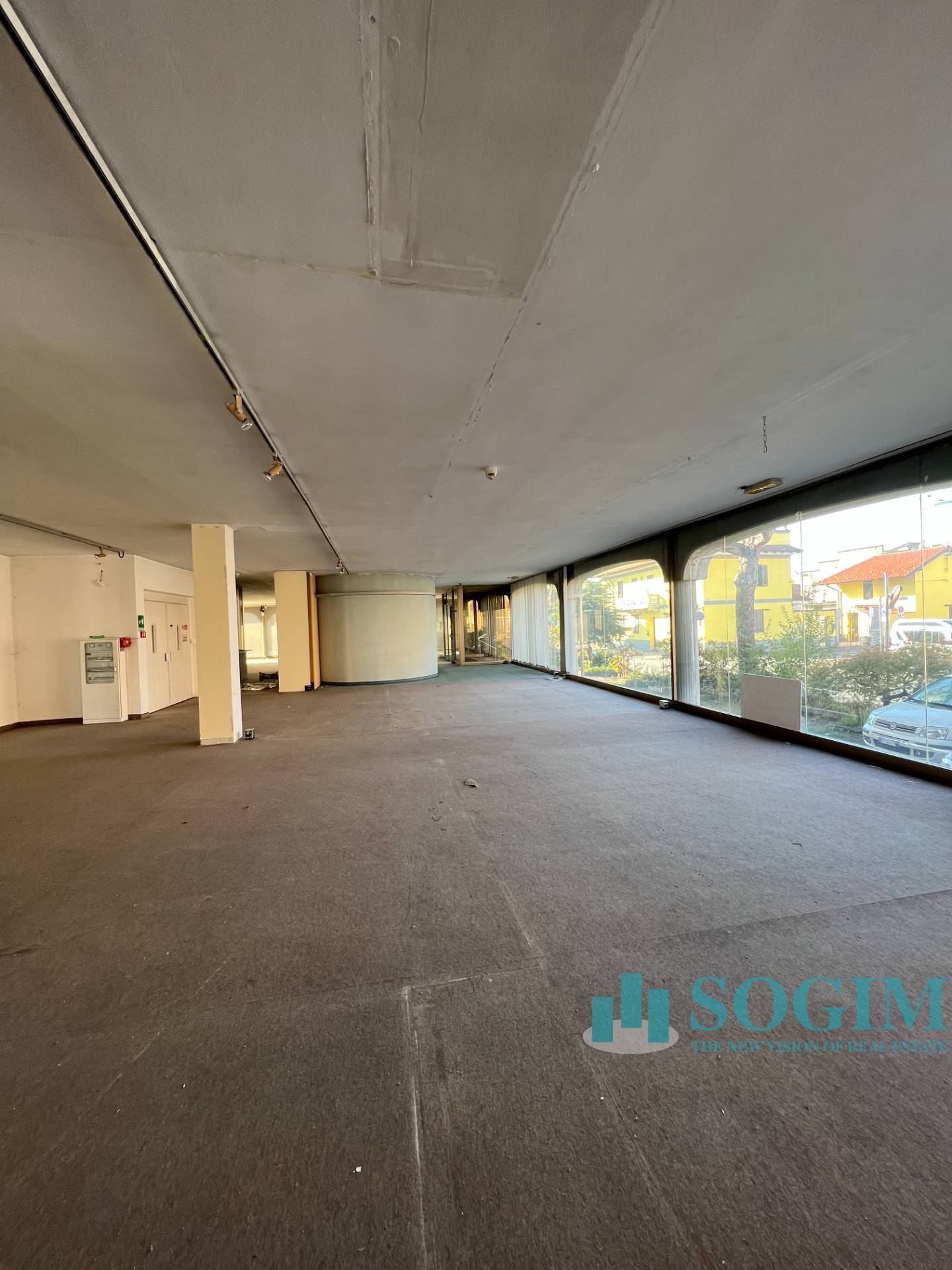 Immobile commerciale in affitto a Buscate