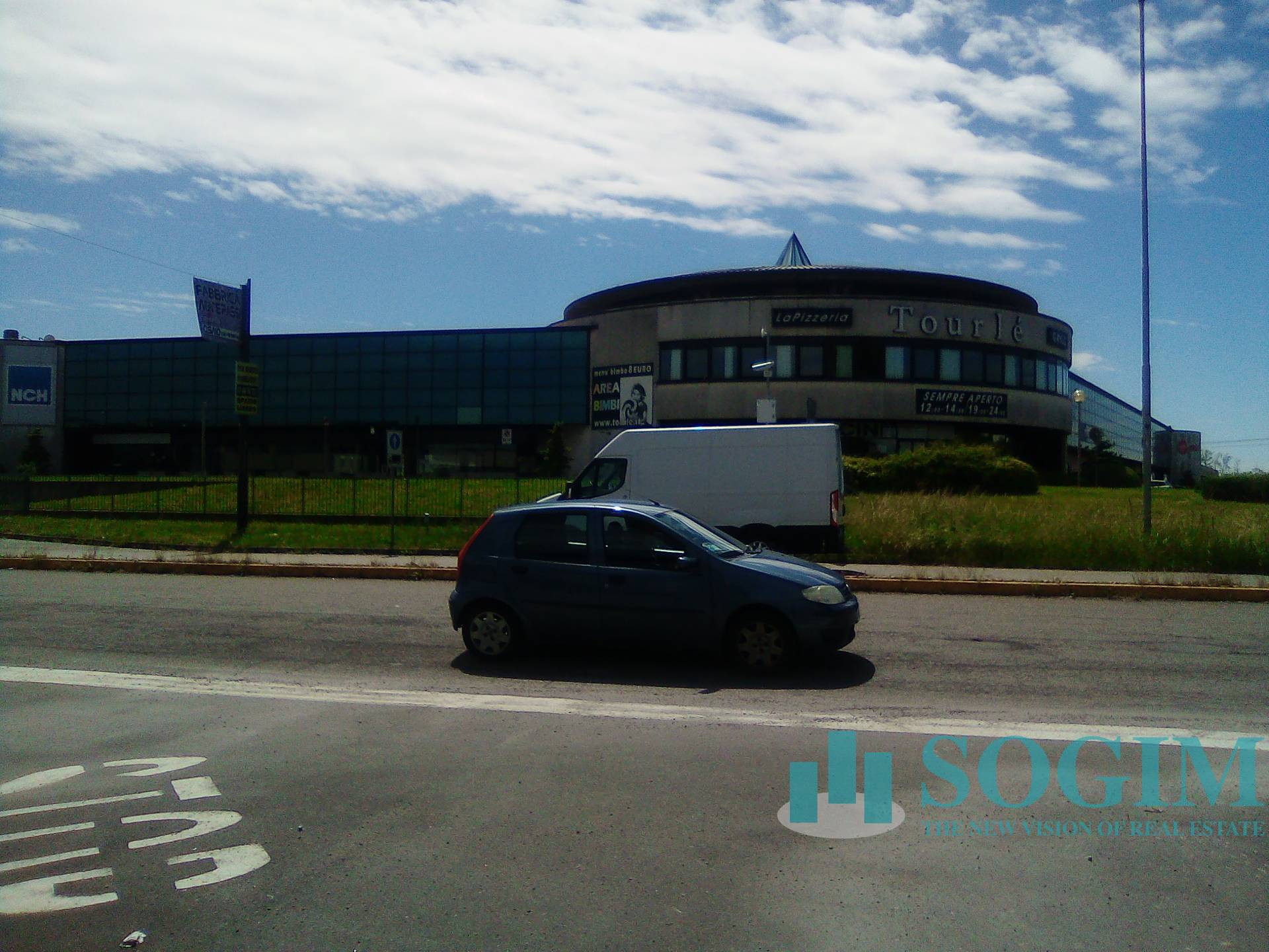 Immobile commerciale in affitto a Cusago